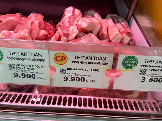 Thịt lợn của C.P Việt Nam đã “rút dần” khỏi kệ hàng siêu thị tại TP.HCM: Người tiêu dùng dè chừng ra sao?- Ảnh 10.