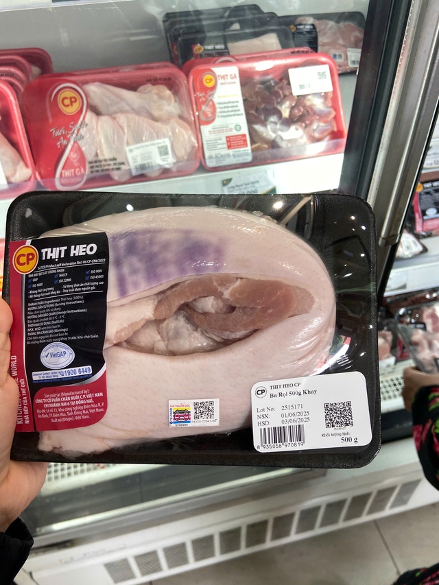 Thịt lợn của C.P Việt Nam đã “rút dần” khỏi kệ hàng siêu thị tại TP.HCM: Người tiêu dùng dè chừng ra sao?- Ảnh 14.