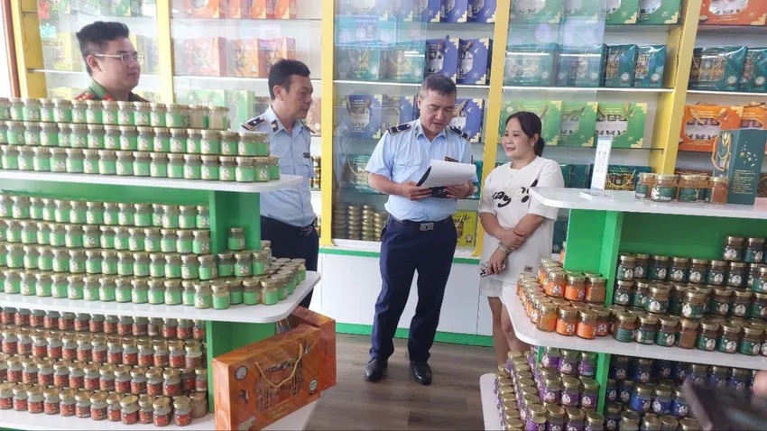 Sự thật đằng sau 23.468 hũ yến chưng bị tạm giữ tại Phú Thọ- Ảnh 1. Sự thật đằng sau 23.468 hũ yến chưng bị tạm giữ tại Phú Thọ- Ảnh 1.