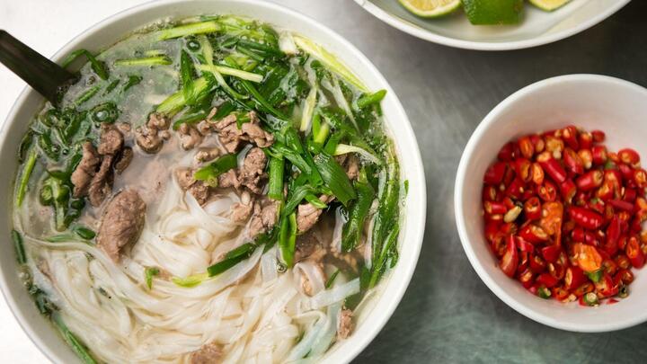Ăn phở cho thêm giấm hóa ra còn có nhiều tác dụng bất ngờ- Ảnh 2. Ăn phở cho thêm giấm hóa ra còn có nhiều tác dụng bất ngờ- Ảnh 2.