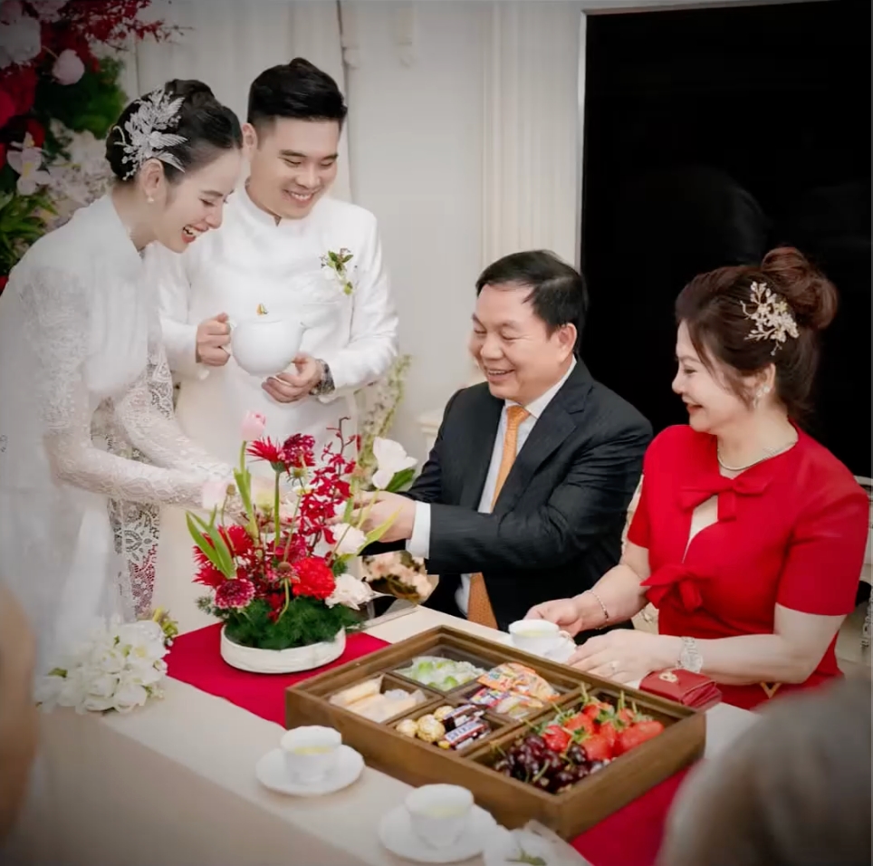 Hương Liên công khai chức vụ của chồng, bố mẹ chồng: Dâu hào môn này "khét"- Ảnh 3.