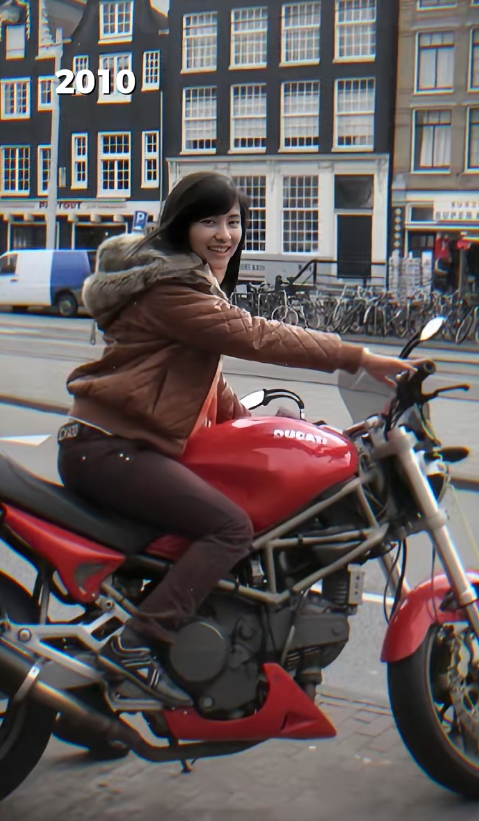 Ảnh hiếm 15 năm trước của bác sĩ Phạm Minh Giang (dịch cabin Y khoa): Cưỡi Ducati, thần thái cho các cháu “hít khói”- Ảnh 2.