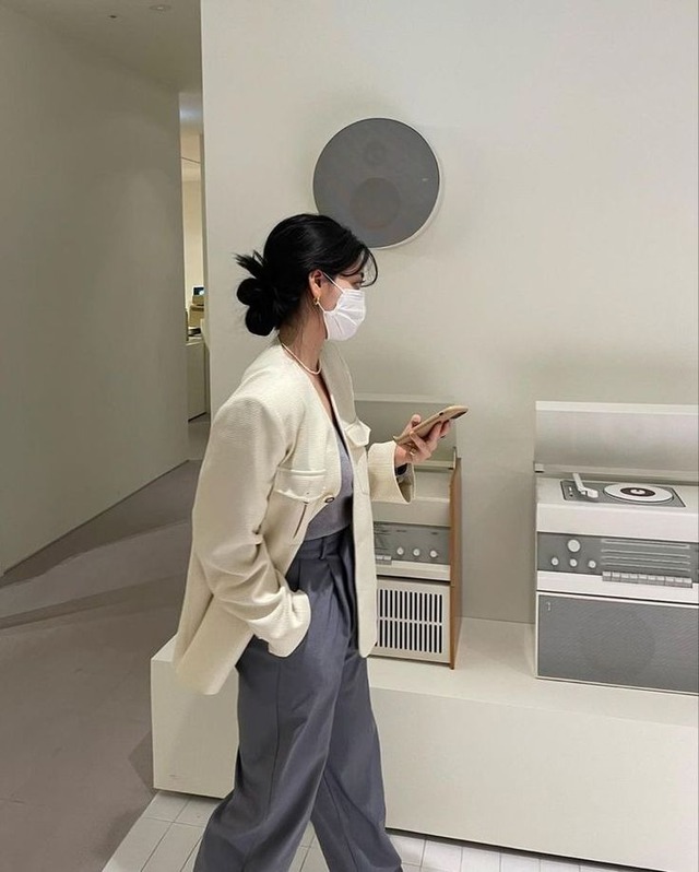 Thủ phạm khiến bạn cứ mua một chiếc áo mới là muốn vứt hết cả tủ đồ- Ảnh 2. Thủ phạm khiến bạn cứ mua một chiếc áo mới là muốn vứt hết cả tủ đồ- Ảnh 2.