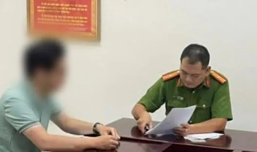 Hà Nội: Làm rõ người đàn ông 'thoát y' bám theo cô gái trong đêm- Ảnh 1.