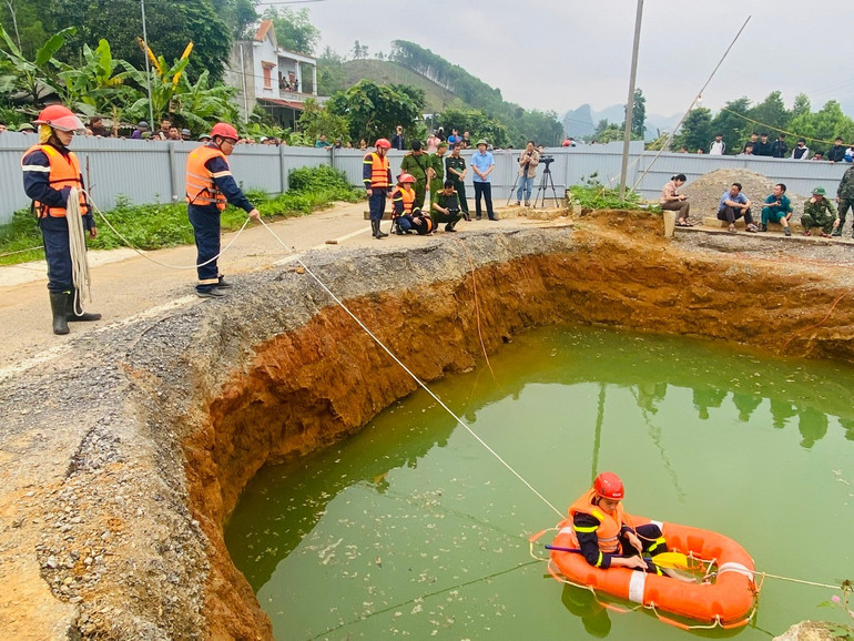 Liên tiếp xuất hiện "hố tử thần" ở Bắc Kạn, chuyên gia khuyến cáo gì?- Ảnh 1. Liên tiếp xuất hiện "hố tử thần" ở Bắc Kạn, chuyên gia khuyến cáo gì?- Ảnh 1.