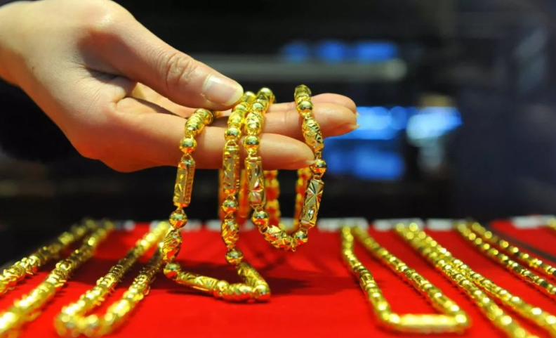 Chi gần 300 triệu mua vàng làm của hồi môn, 5 năm sau con gái mang đi bán đều bị từ chối, người mẹ chết sững khi phát hiện ra sự thật- Ảnh 1.