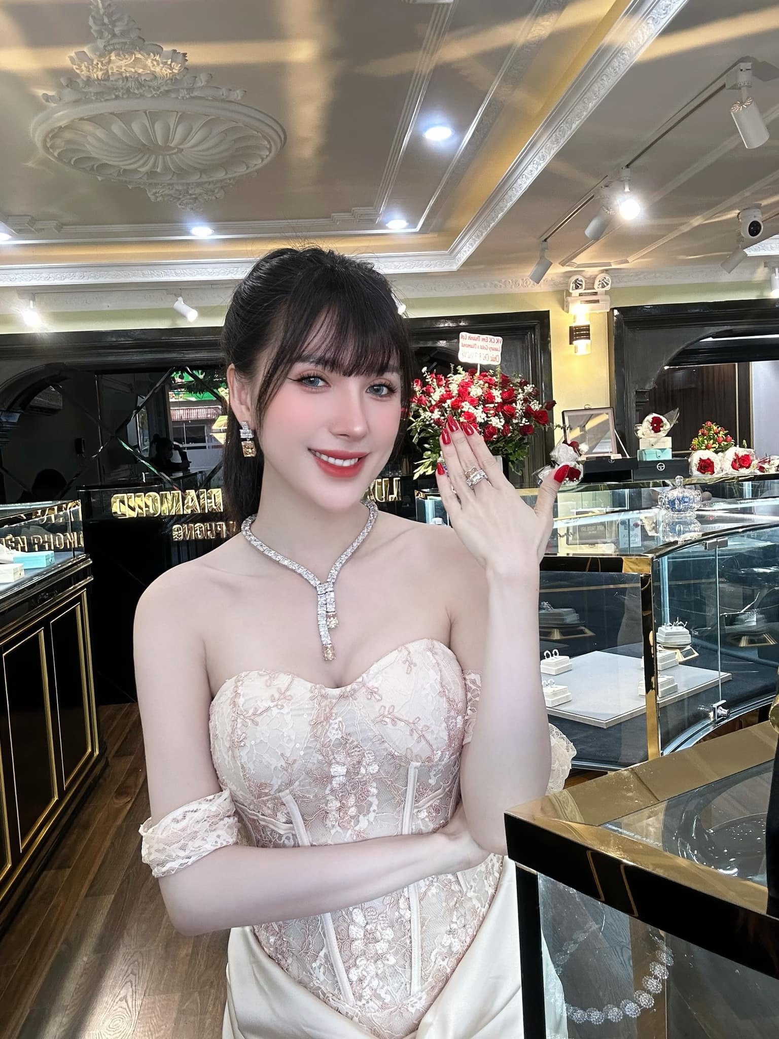 “Boss giảm cân” Ngân Collagen bít đường trở lại?Bị công ty bán kim cương chấm dứt hợp đồng, Ngân Collagen bít đường quay lại?- Ảnh 1.