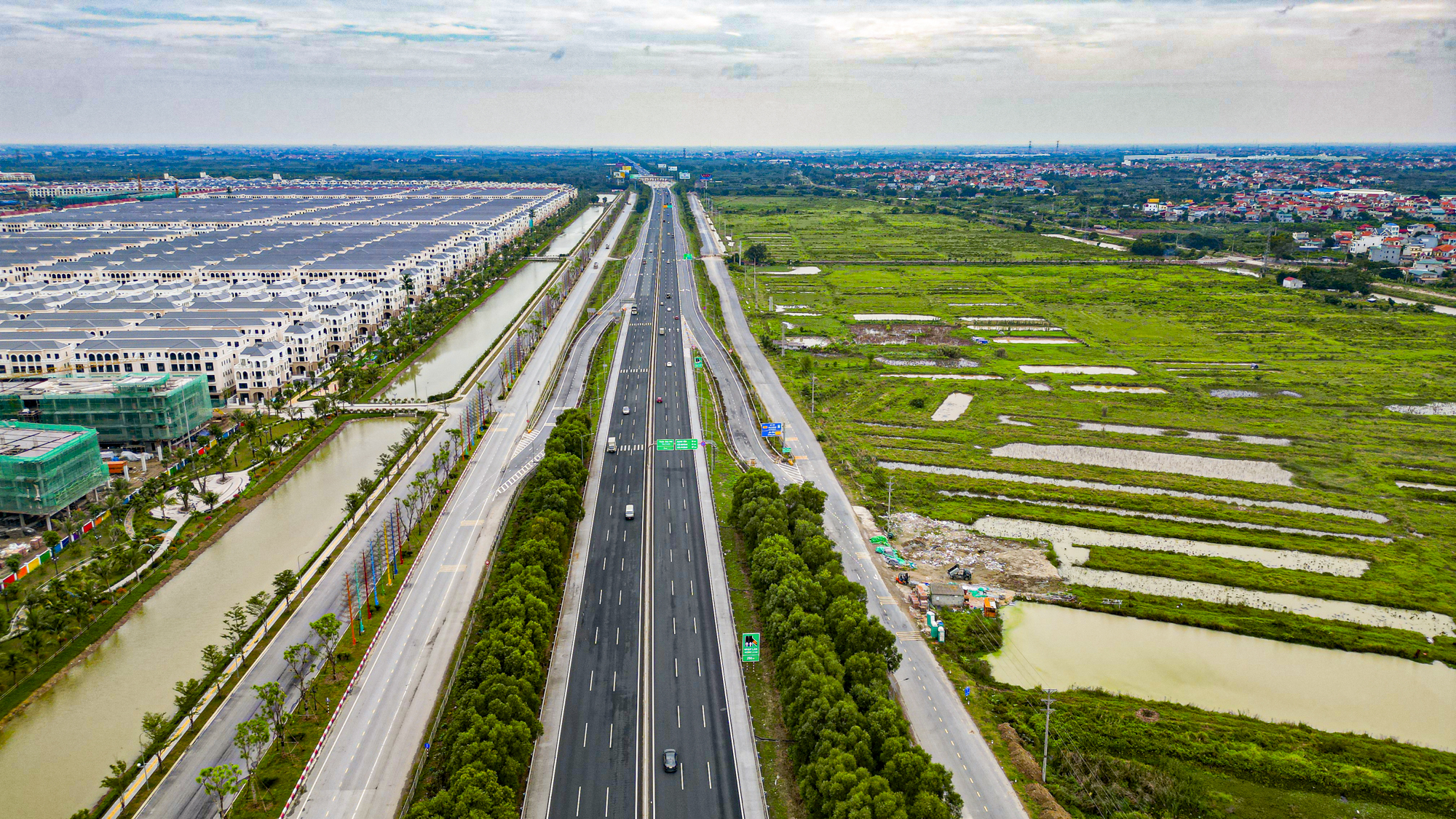 Doanh nghiệp của gia đình Tổng thống Trump vừa đổ bộ, Hưng Yên đã phá vỡ mọi kỷ lục thu hút vốn đầu tư, chỉ trong 5 tháng cao gấp đôi cả năm 2024 - Ảnh 2. Doanh nghiệp của gia đình Tổng thống Trump vừa đổ bộ, Hưng Yên đã phá vỡ mọi kỷ lục thu hút vốn đầu tư, chỉ trong 5 tháng cao gấp đôi cả năm 2024 - Ảnh 2.