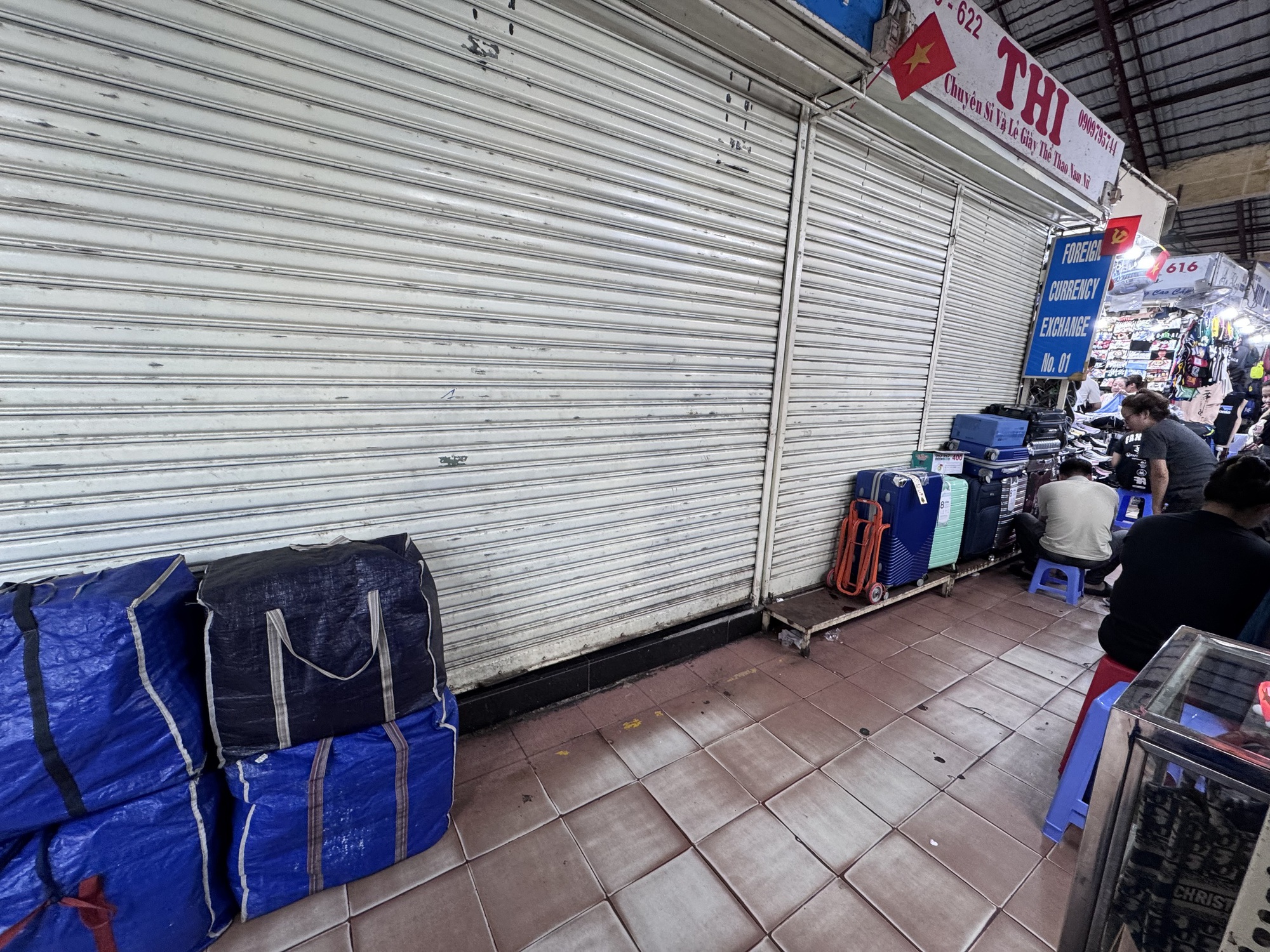 Hàng loạt sạp đóng cửa tại Trung tâm thương mại An Đông, Saigon Square- Ảnh 8.