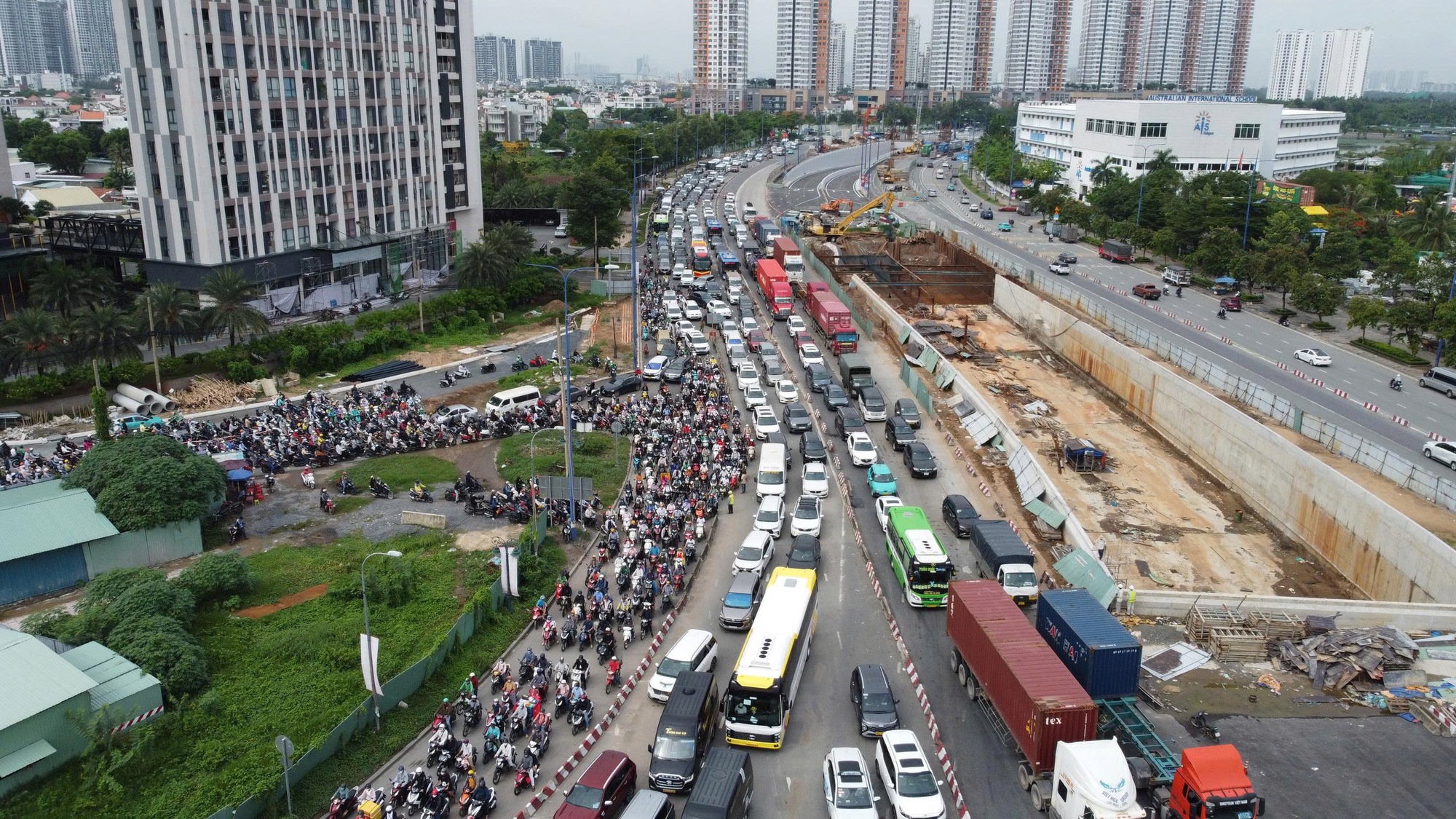 Ùn ứ giao thông nghiêm trọng sau khi cấm xe vào đường dẫn cao tốc TP HCM - Long Thành - Dầu Giây- Ảnh 1.