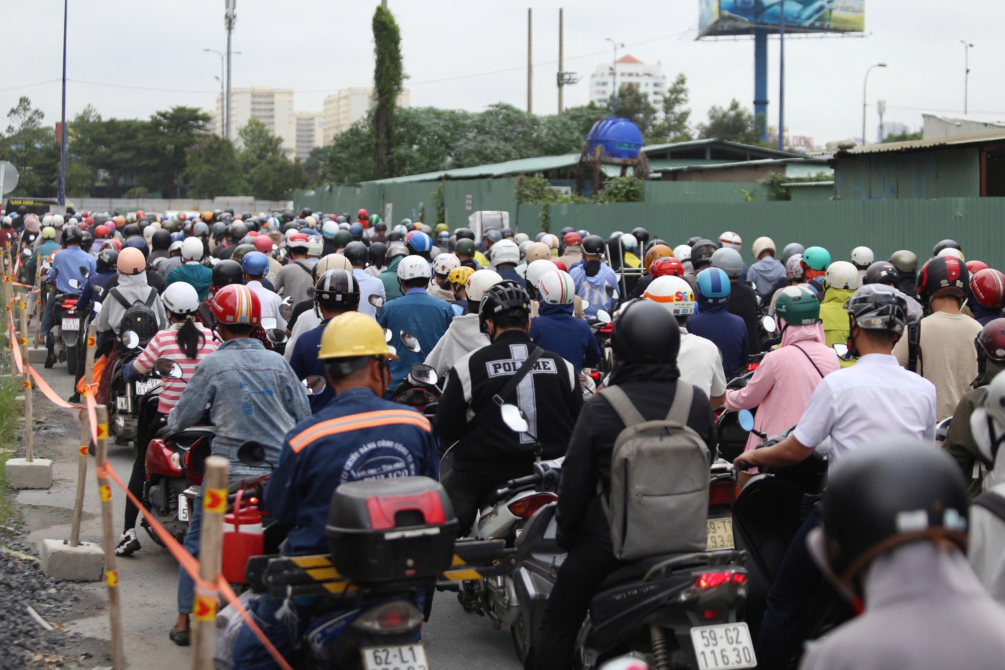 Ùn ứ giao thông nghiêm trọng sau khi cấm xe vào đường dẫn cao tốc TP HCM - Long Thành - Dầu Giây- Ảnh 4.