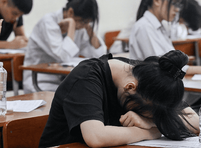 Tôi sợ nhất kiểu cha mẹ làm điều này khi con thi xong lớp 10: Con chưa đủ khổ sao, còn 