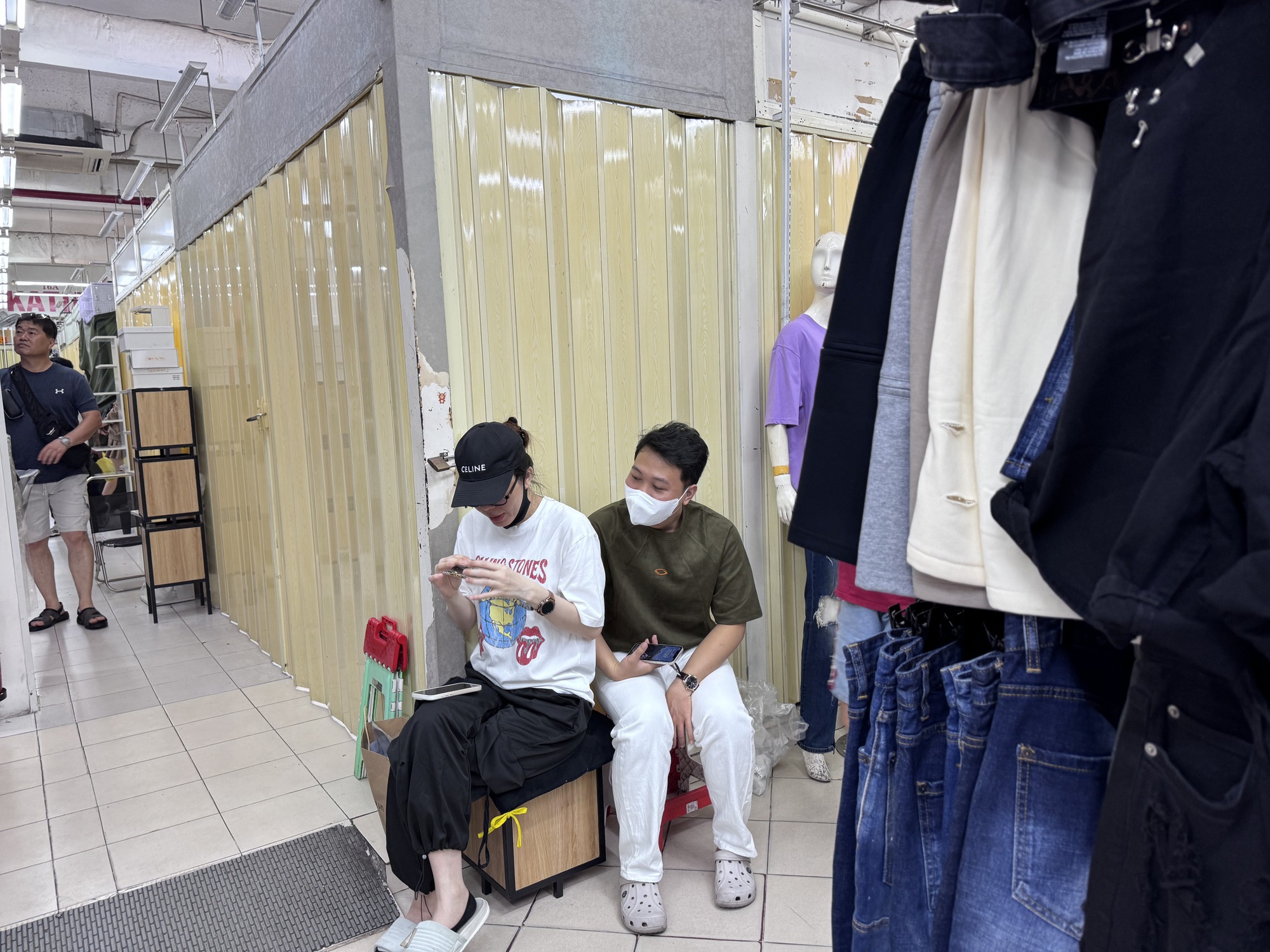 Hàng loạt sạp đóng cửa tại Trung tâm thương mại An Đông, Saigon Square- Ảnh 6.