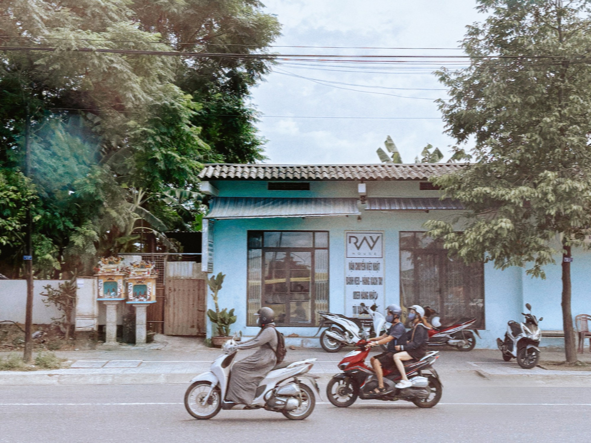 Câu chuyện bí ẩn ít người biết về tục cúng âm hồn cả tuần vào tháng 5 Âm lịch ở xứ Thần Kinh