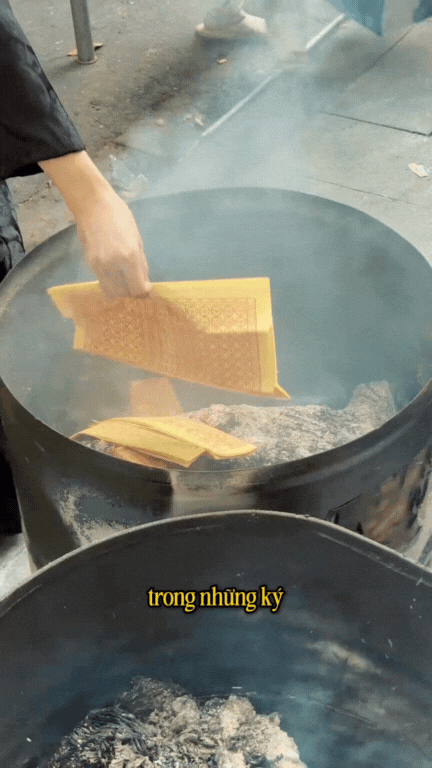 Câu chuyện bí ẩn ít người biết về tục cúng âm hồn cả tuần vào tháng 5 Âm lịch ở xứ Thần Kinh