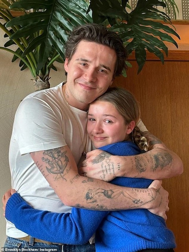 Victoria Beckham xả 19 khoảnh khắc siêu cưng của con út Harper mừng sinh nhật, cậu cả Brooklyn có động thái gì?- Ảnh 14.