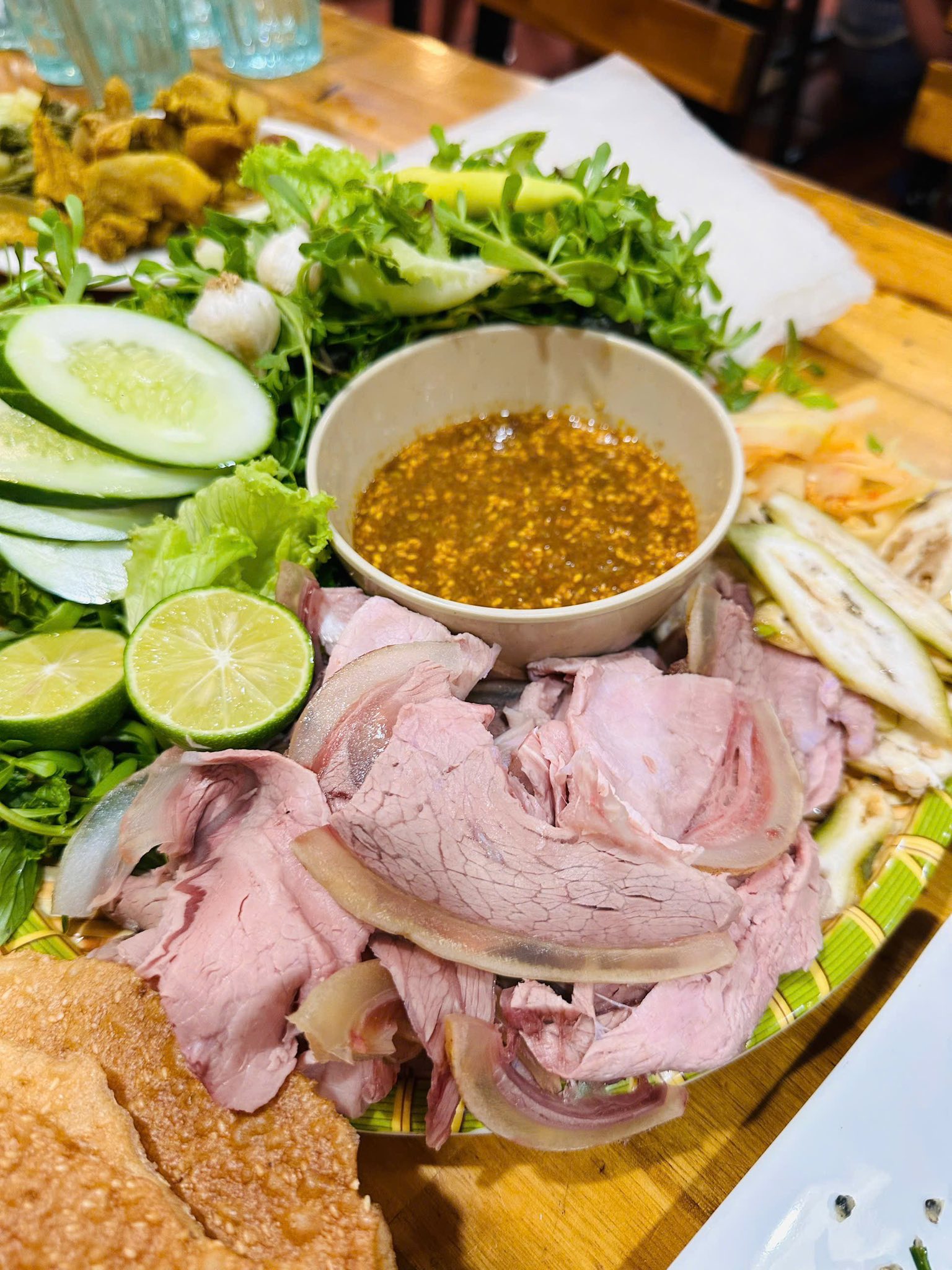 Không chỉ có biển xanh-cát trắng-nắng vàng, đến Đà Nẵng mà chưa ăn 3 món đặc sản này thì cần phải quay lại ngay thôi!- Ảnh 12.