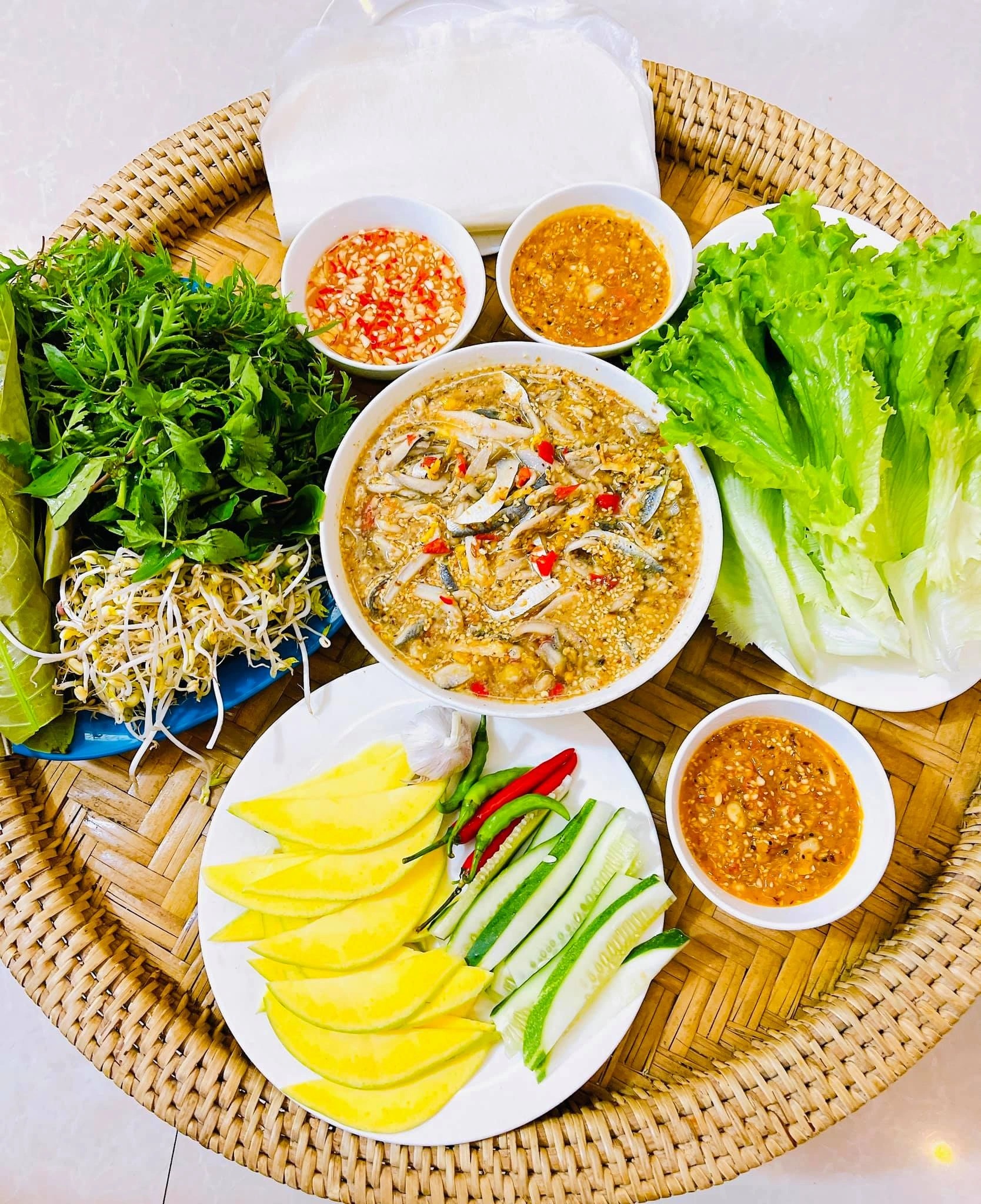 Không chỉ có biển xanh-cát trắng-nắng vàng, đến Đà Nẵng mà chưa ăn 3 món đặc sản này thì cần phải quay lại ngay thôi!- Ảnh 1.