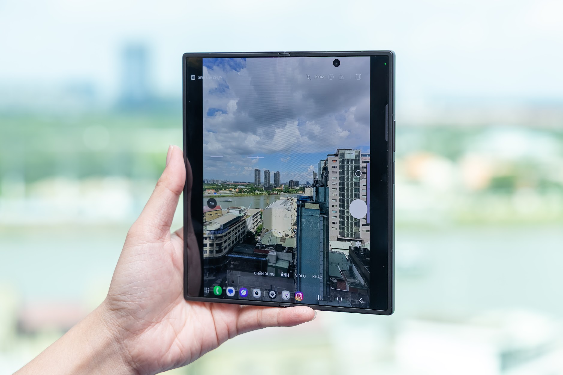 Chiếc điện thoại gây sốc nhất lúc này: Samsung Galaxy Z Fold7 - Siêu mỏng nhẹ, giá gần 70 triệu đồng- Ảnh 3. Chiếc điện thoại gây sốc nhất lúc này: Samsung Galaxy Z Fold7 - Siêu mỏng nhẹ, giá gần 70 triệu đồng- Ảnh 3.
