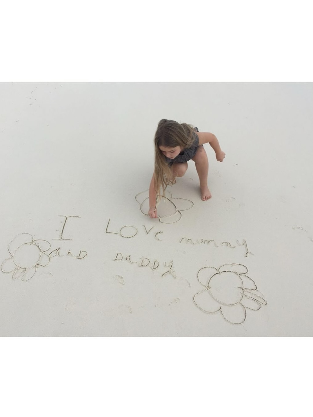 Victoria Beckham xả 19 khoảnh khắc siêu cưng của con út Harper mừng sinh nhật, cậu cả Brooklyn có động thái gì?- Ảnh 8.