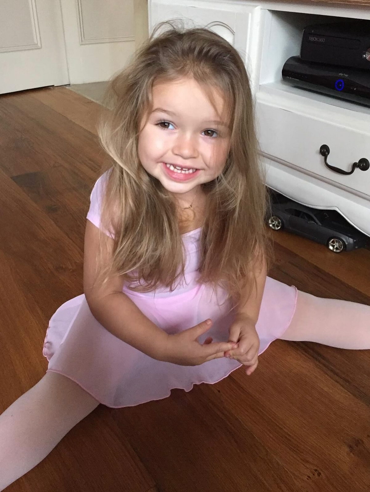 Victoria Beckham xả 19 khoảnh khắc siêu cưng của con út Harper mừng sinh nhật, cậu cả Brooklyn có động thái gì?- Ảnh 1.