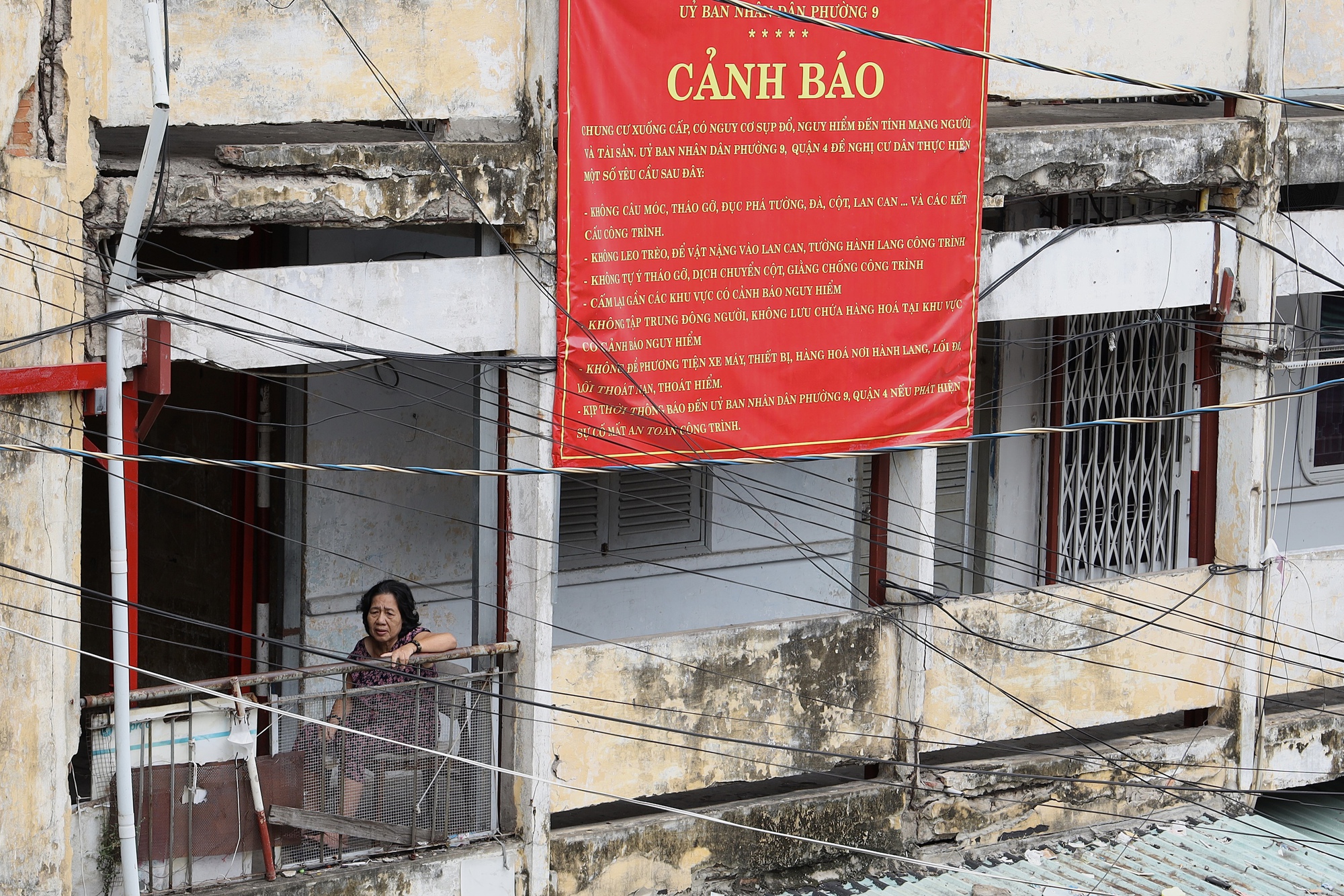 Loạt ảnh "khiếp" với ẩn họa cháy nổ tại nhiều chung cư, cư xá cũ ở TP HCM- Ảnh 13.