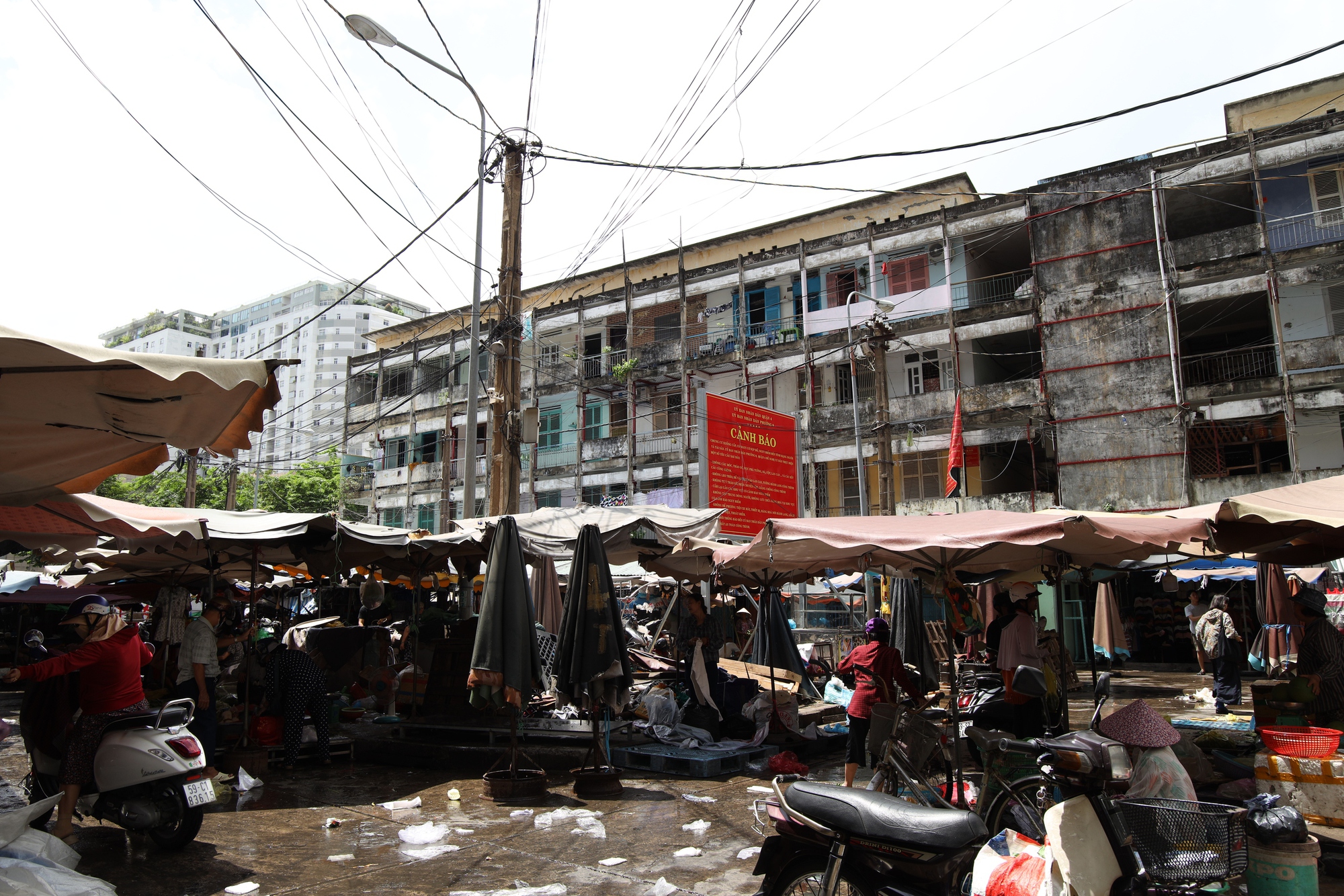 Loạt ảnh "khiếp" với ẩn họa cháy nổ tại nhiều chung cư, cư xá cũ ở TP HCM- Ảnh 14.