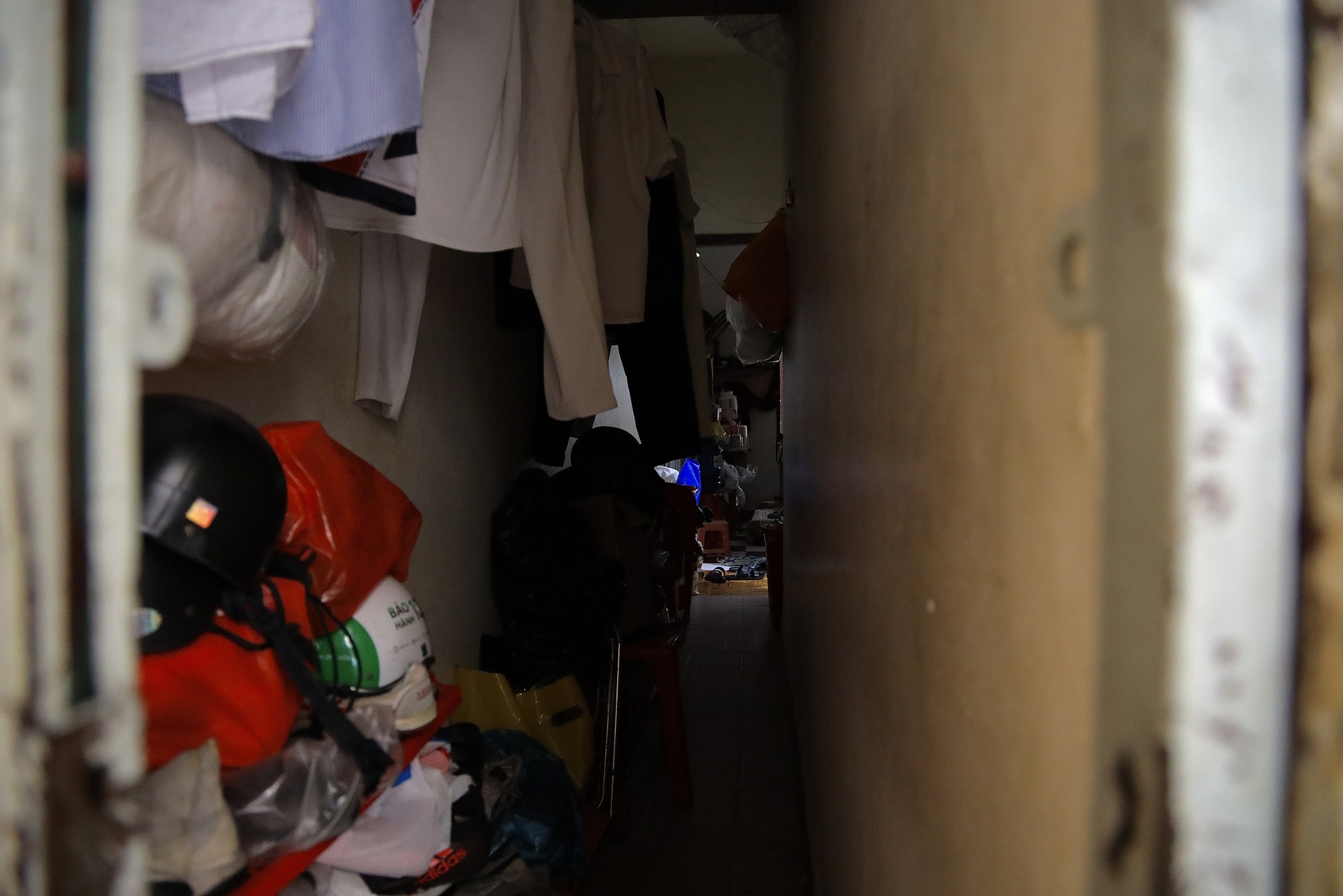 Loạt ảnh "khiếp" với ẩn họa cháy nổ tại nhiều chung cư, cư xá cũ ở TP HCM- Ảnh 12.