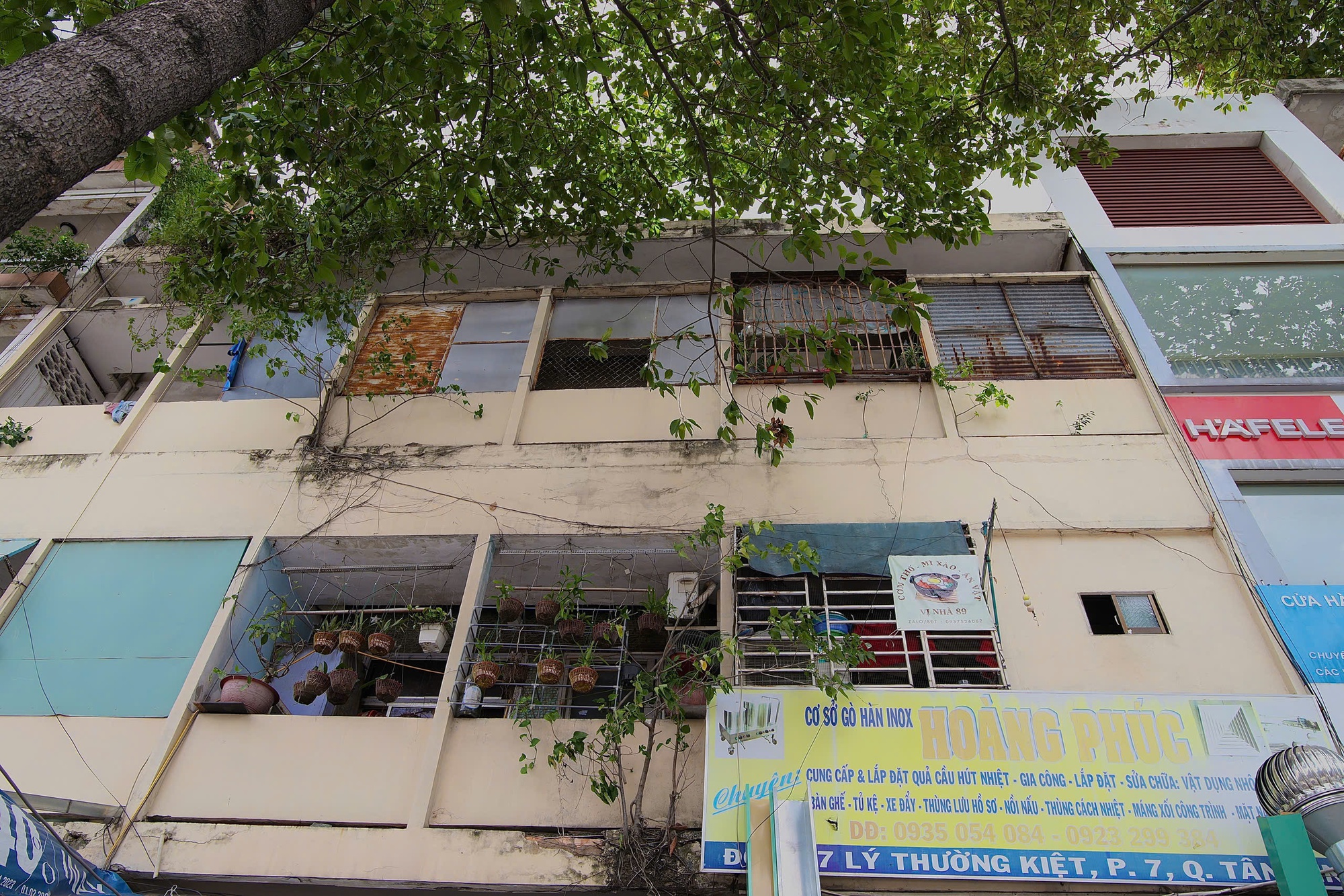 Loạt ảnh "khiếp" với ẩn họa cháy nổ tại nhiều chung cư, cư xá cũ ở TP HCM- Ảnh 19.