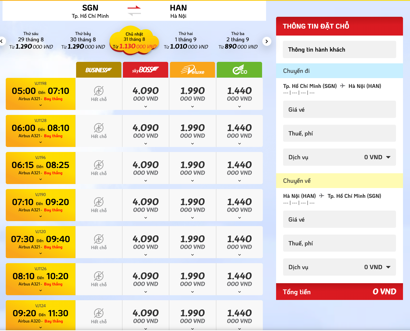Người dân đổ về Hà Nội dịp 2/9, vé máy bay tăng mạnh vì "concert quốc gia" - Ảnh 2.