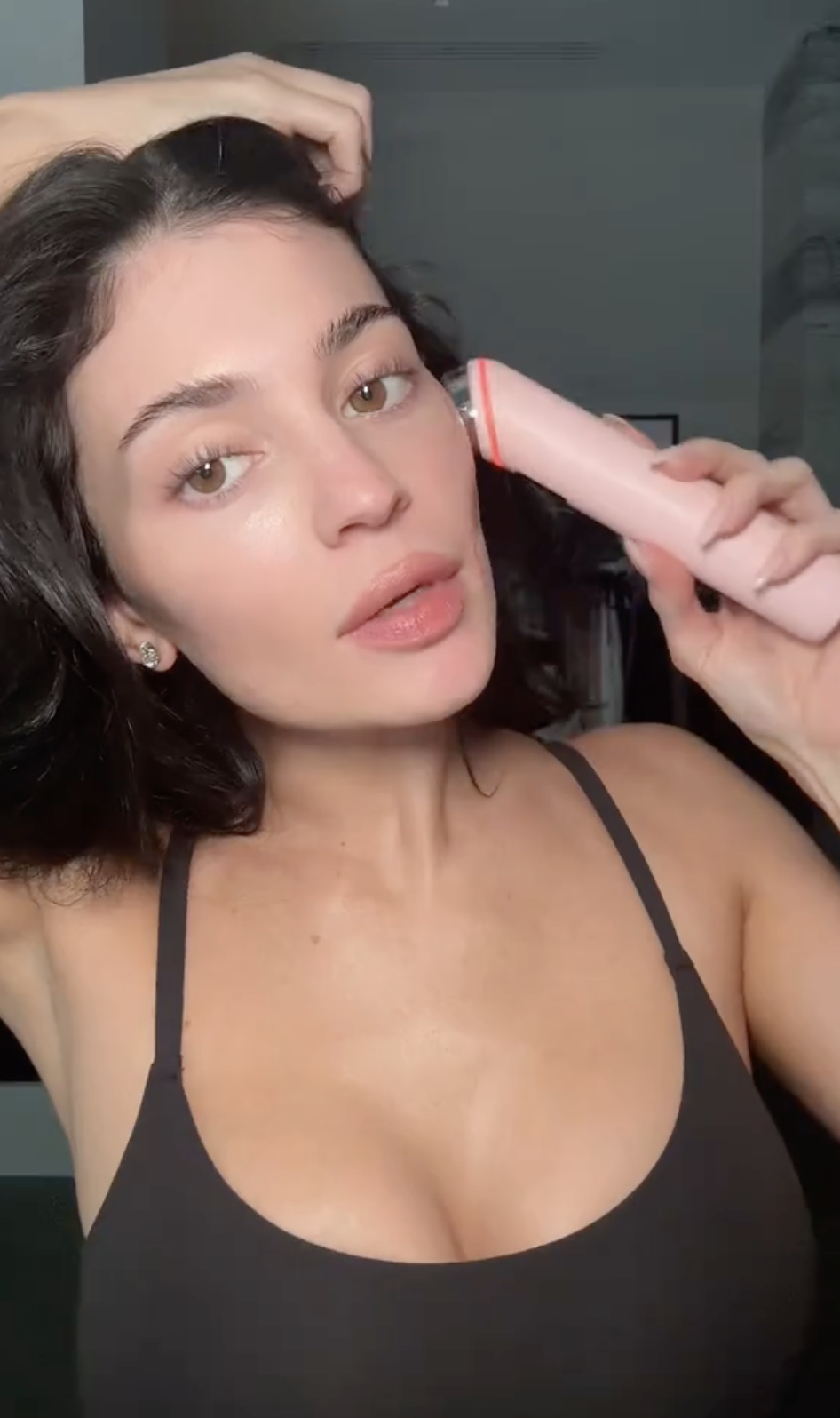 Nam tỷ phú 36 tuổi có visual gây xôn xao, tạo nên trend làm đẹp viral khắp thế giới- Ảnh 11. Nam tỷ phú 36 tuổi có visual gây xôn xao, tạo nên trend làm đẹp viral khắp thế giới- Ảnh 11.