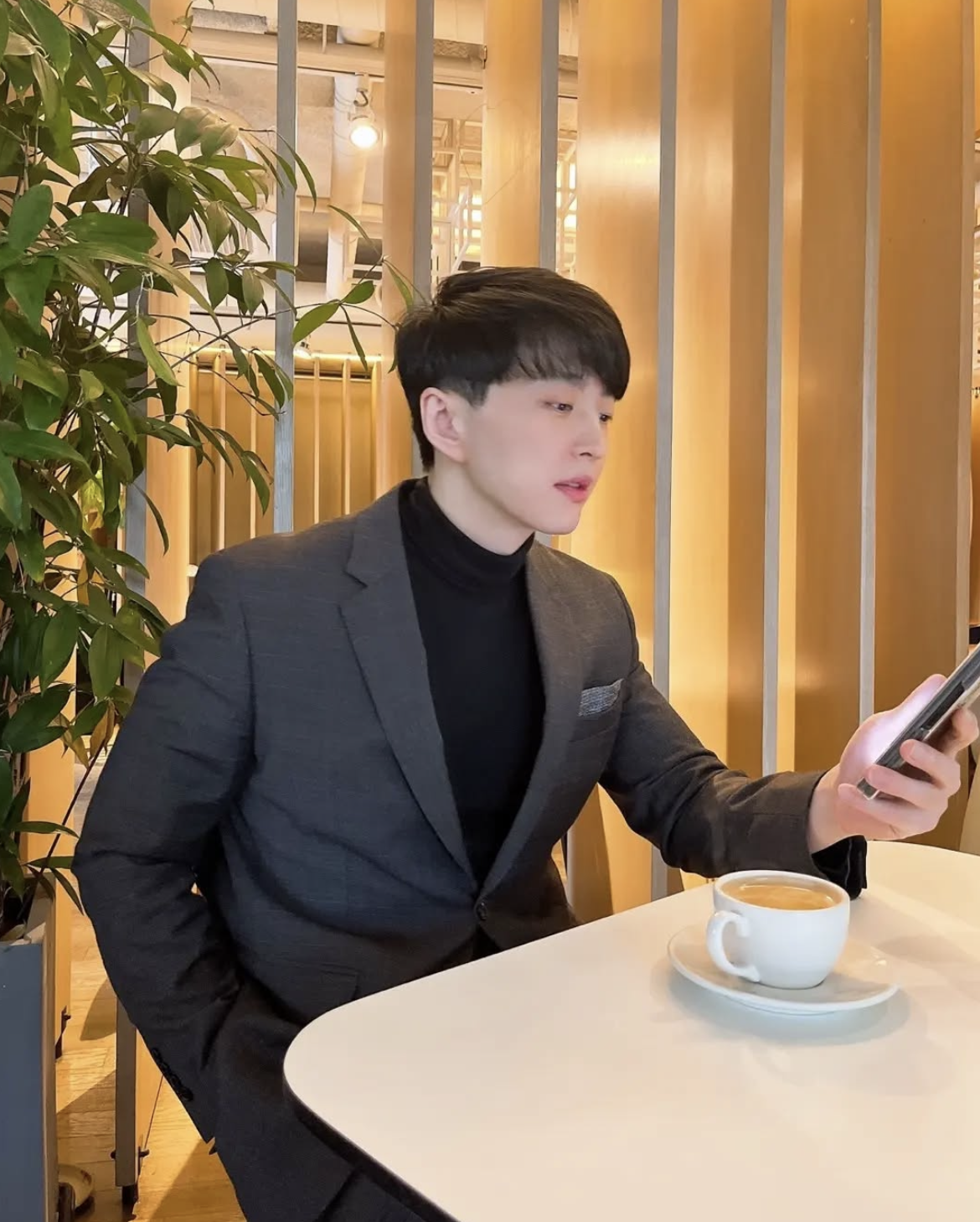 Nam tỷ phú 36 tuổi có visual gây xôn xao, tạo nên trend làm đẹp viral khắp thế giới- Ảnh 5. Nam tỷ phú 36 tuổi có visual gây xôn xao, tạo nên trend làm đẹp viral khắp thế giới- Ảnh 5.
