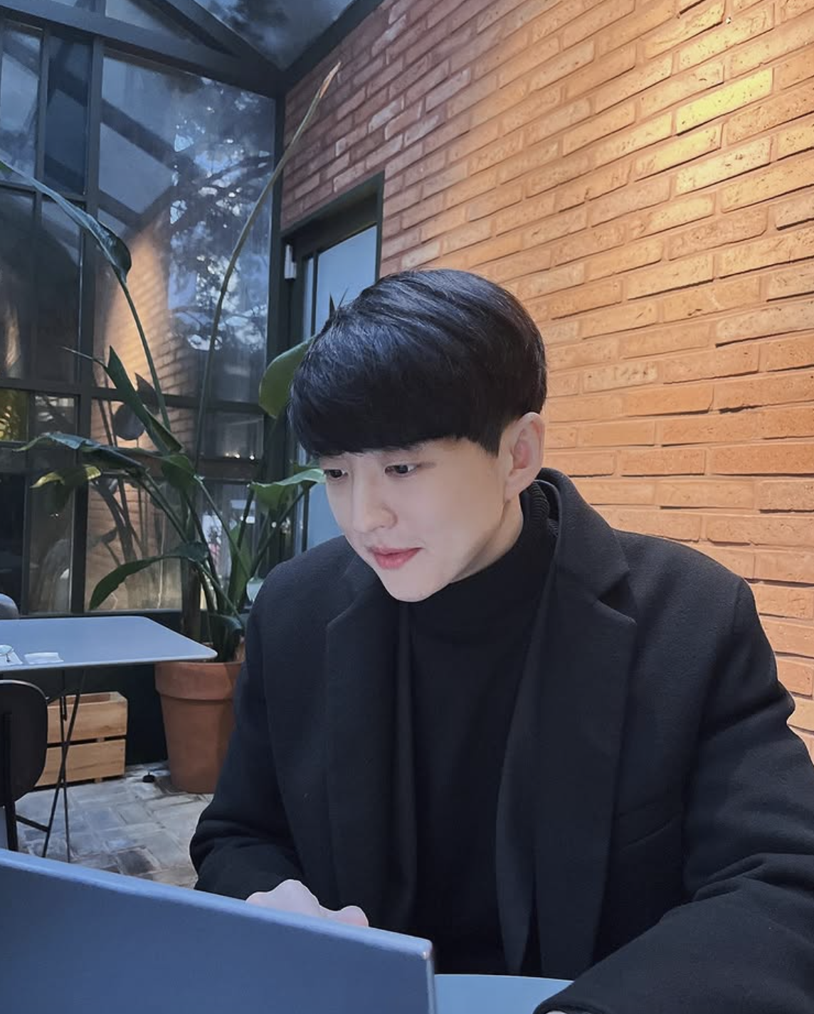 Nam tỷ phú 36 tuổi có visual gây xôn xao, tạo nên trend làm đẹp viral khắp thế giới- Ảnh 6. Nam tỷ phú 36 tuổi có visual gây xôn xao, tạo nên trend làm đẹp viral khắp thế giới- Ảnh 6.