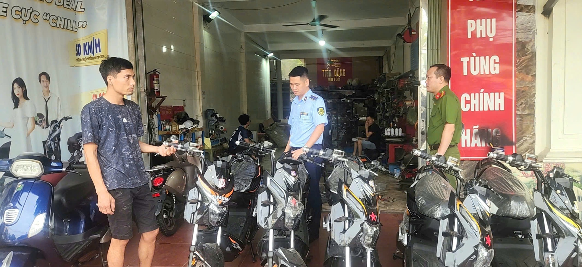 Bán xe máy điện nghi giả mạo: Bắt tạm giam 3 người liên quan - Ảnh 2.