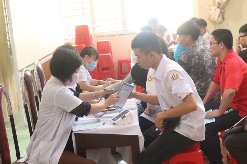 Giảm mạnh mức đóng BHYT cho học sinh, sinh viên- Ảnh 1.