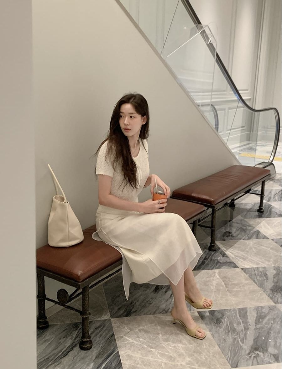 Lương 17 triệu đồng, cô gái “gục ngã” khi biết thu nhập của bạn bè- Ảnh 1.