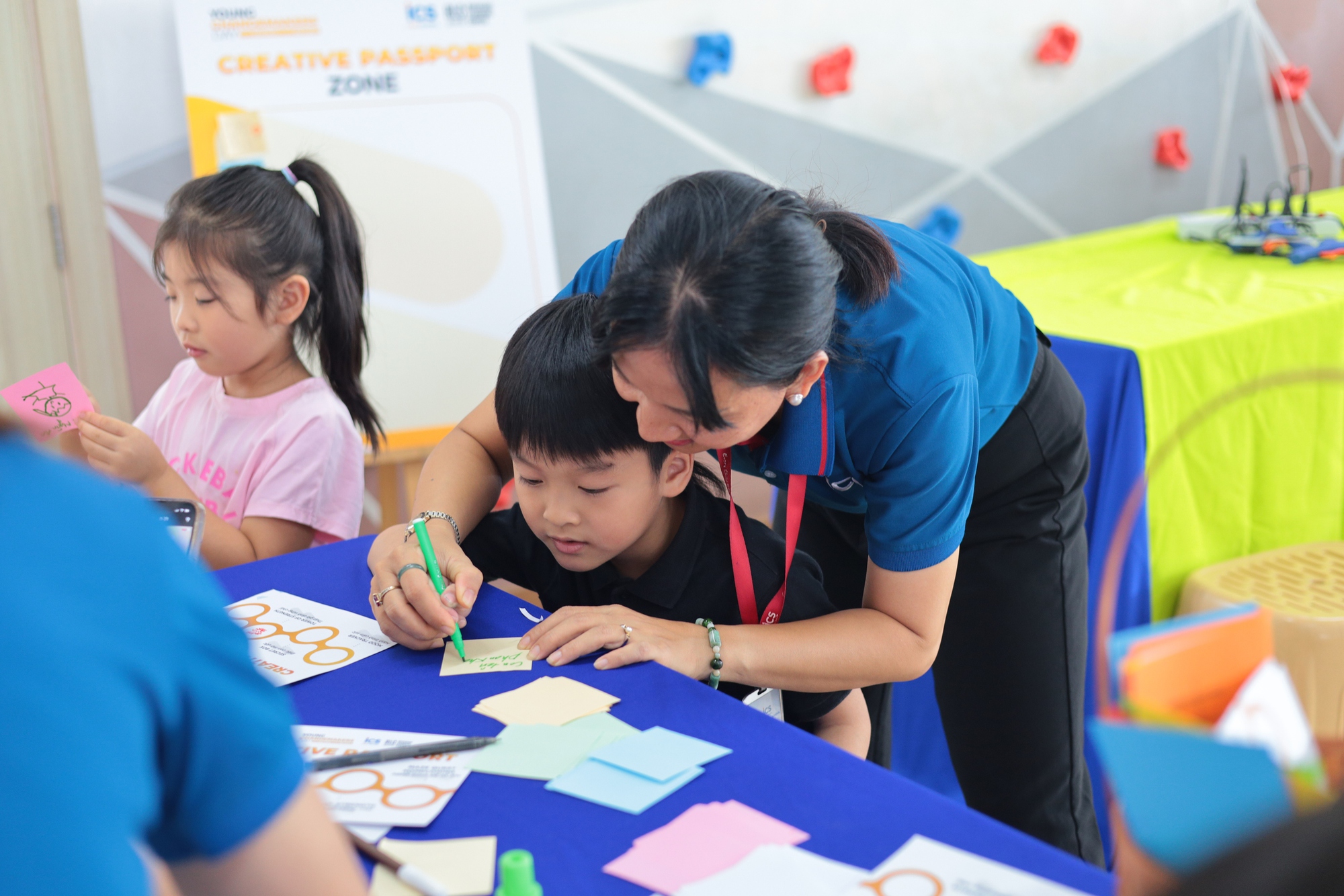 Cô giáo kể lại trải nghiệm ám ảnh: Thấy con của người khác đạt điểm cao hơn, người mẹ quay ra... tát luôn con mình- Ảnh 5.