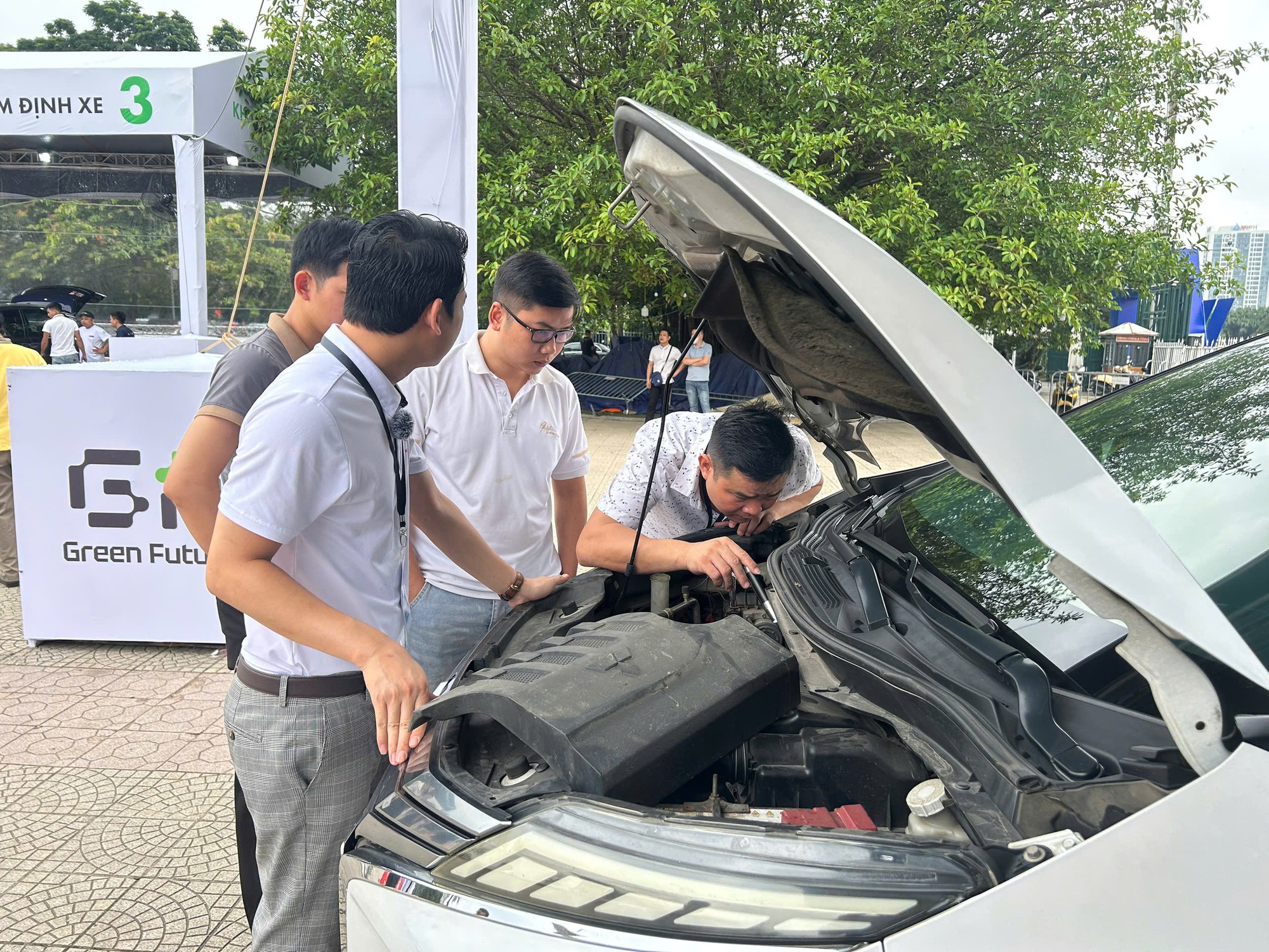 Người dân Hà Nội tiết lộ lý do “đổi xe xăng sang xe điện” - Ảnh 3.