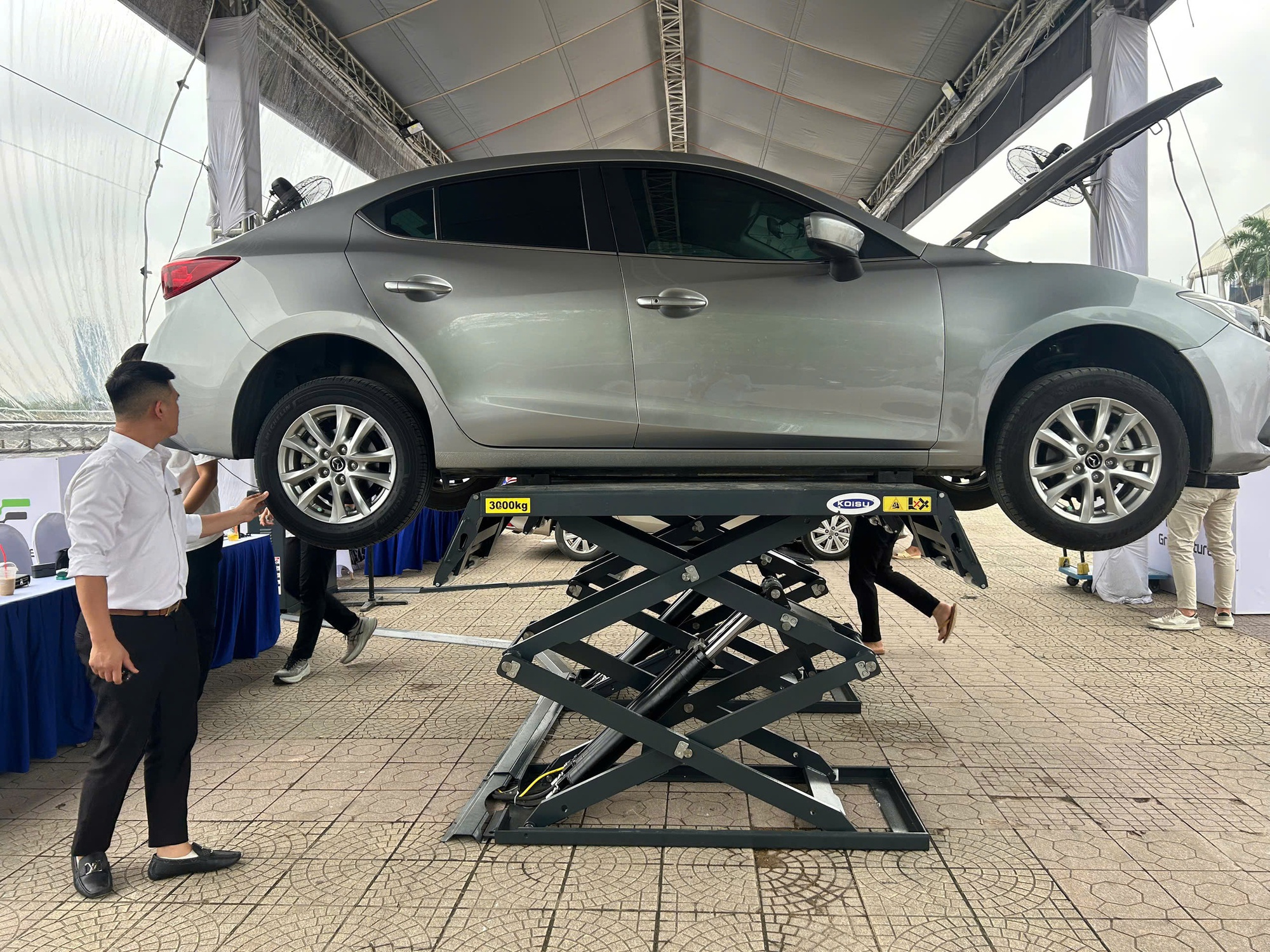 Người dân Hà Nội tiết lộ lý do “đổi xe xăng sang xe điện” - Ảnh 1.