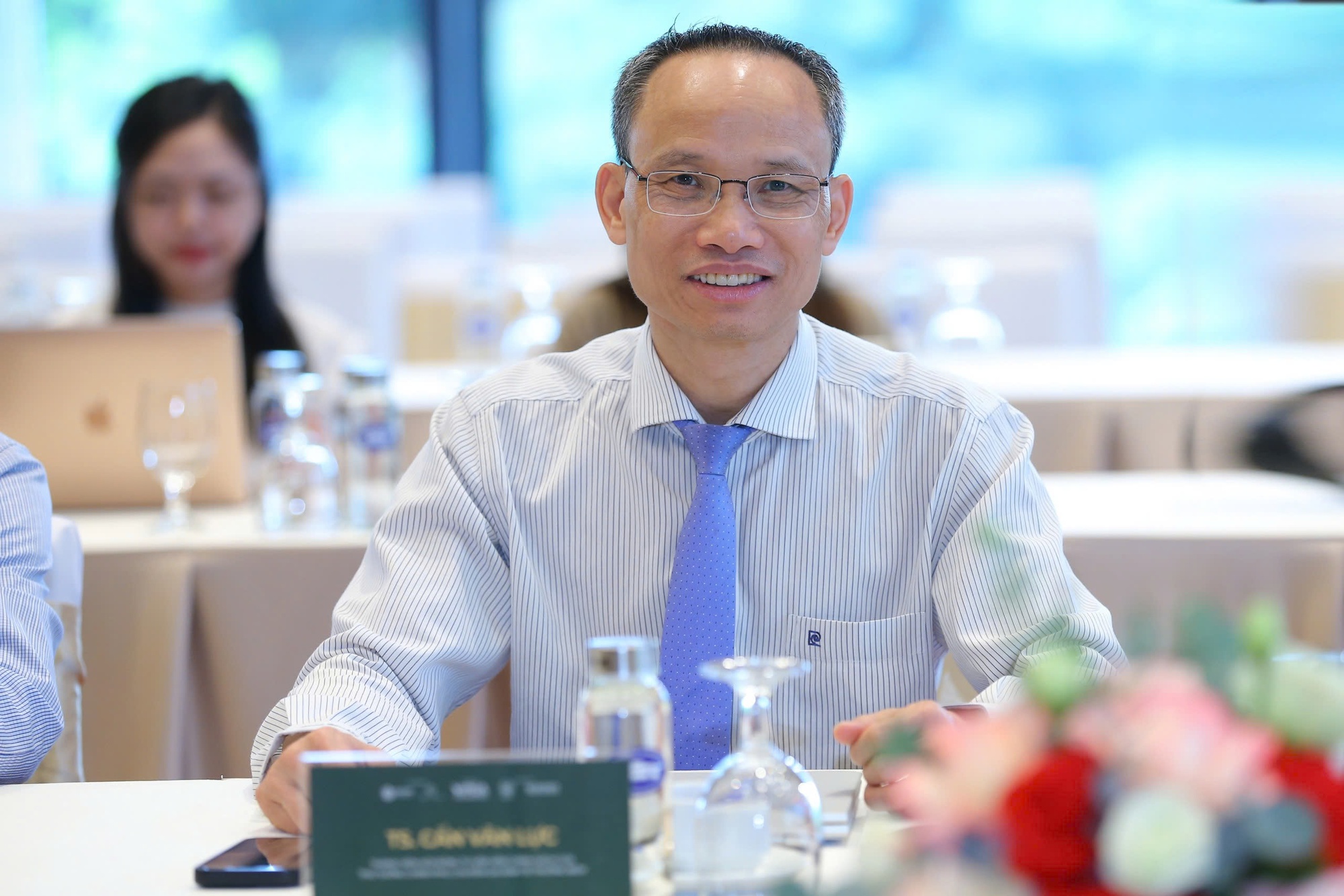 TS. Cấn Văn Lực: TP.HCM cần học cách quản lý như Seoul, xây đô thị như Thượng Hải, nhìn vào Thâm Quyến và Mumbai để phát triển - Ảnh 1.