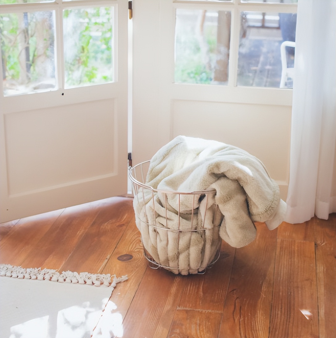 Nhật ký dọn dẹp – Ngày 1: Tôi vứt chiếc áo không mặc suốt 3 năm và thấy lòng nhẹ hẳn- Ảnh 2.