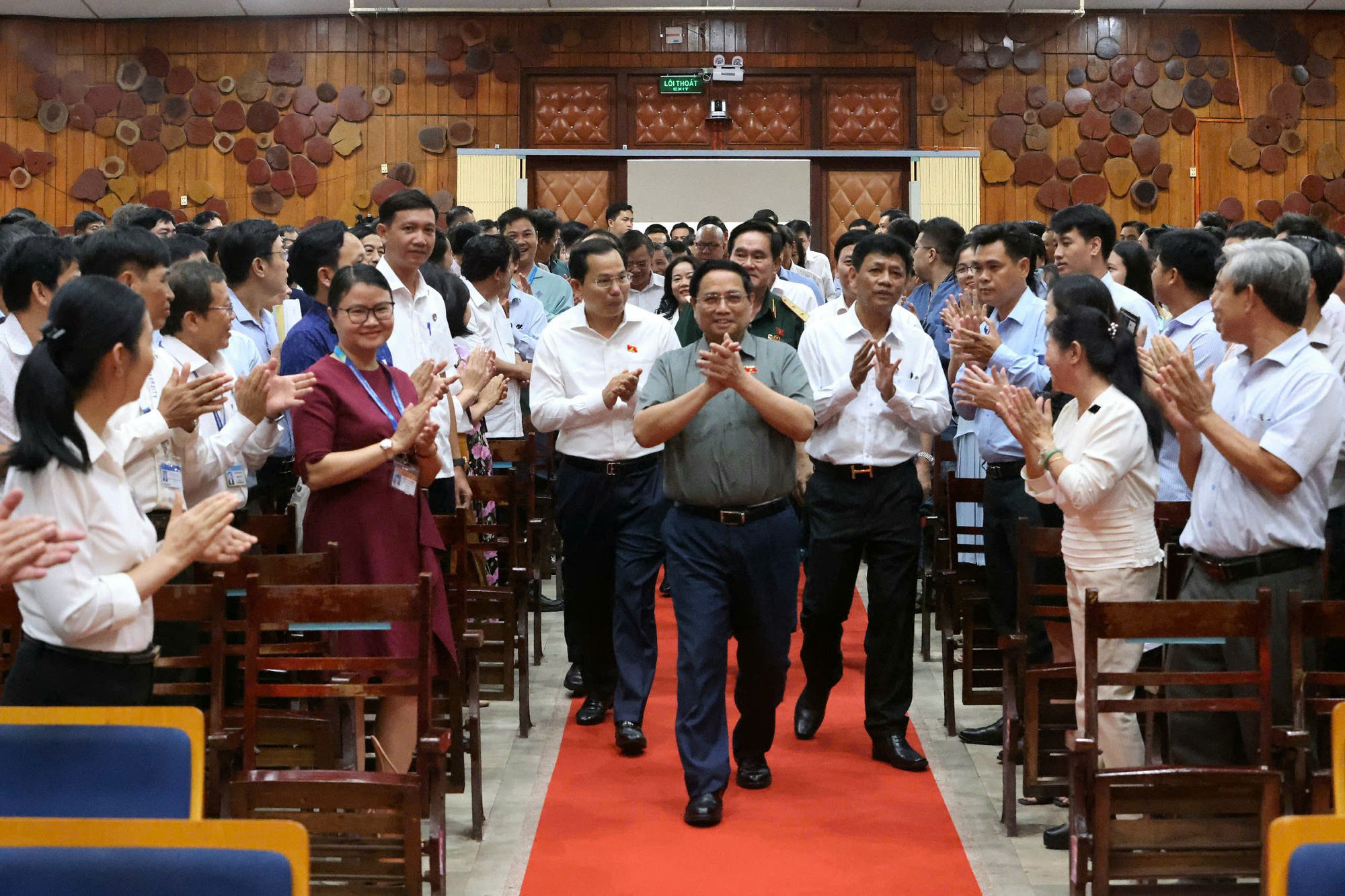 Thủ tướng Phạm Minh Chính: Dành 7.000 tỉ đồng xây trường nội trú cho học sinh- Ảnh 1.