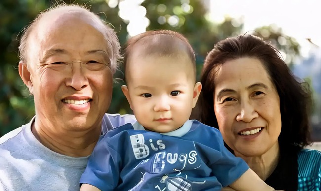 Tuổi 60, tôi nhận ra: Đừng bao giờ "bon miệng" nói 3 câu này trước mặt các cháu, hậu quả không tưởng tượng được!- Ảnh 1.