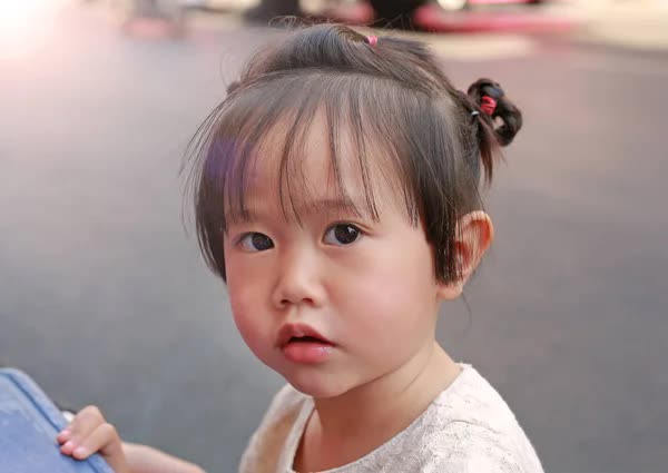 Cảnh báo từ Đại học Oxford: Trẻ em đang đối diện với "kỷ nguyên não mục", nhiều cha mẹ thấy nhưng vẫn thờ ơ - Ảnh 1.