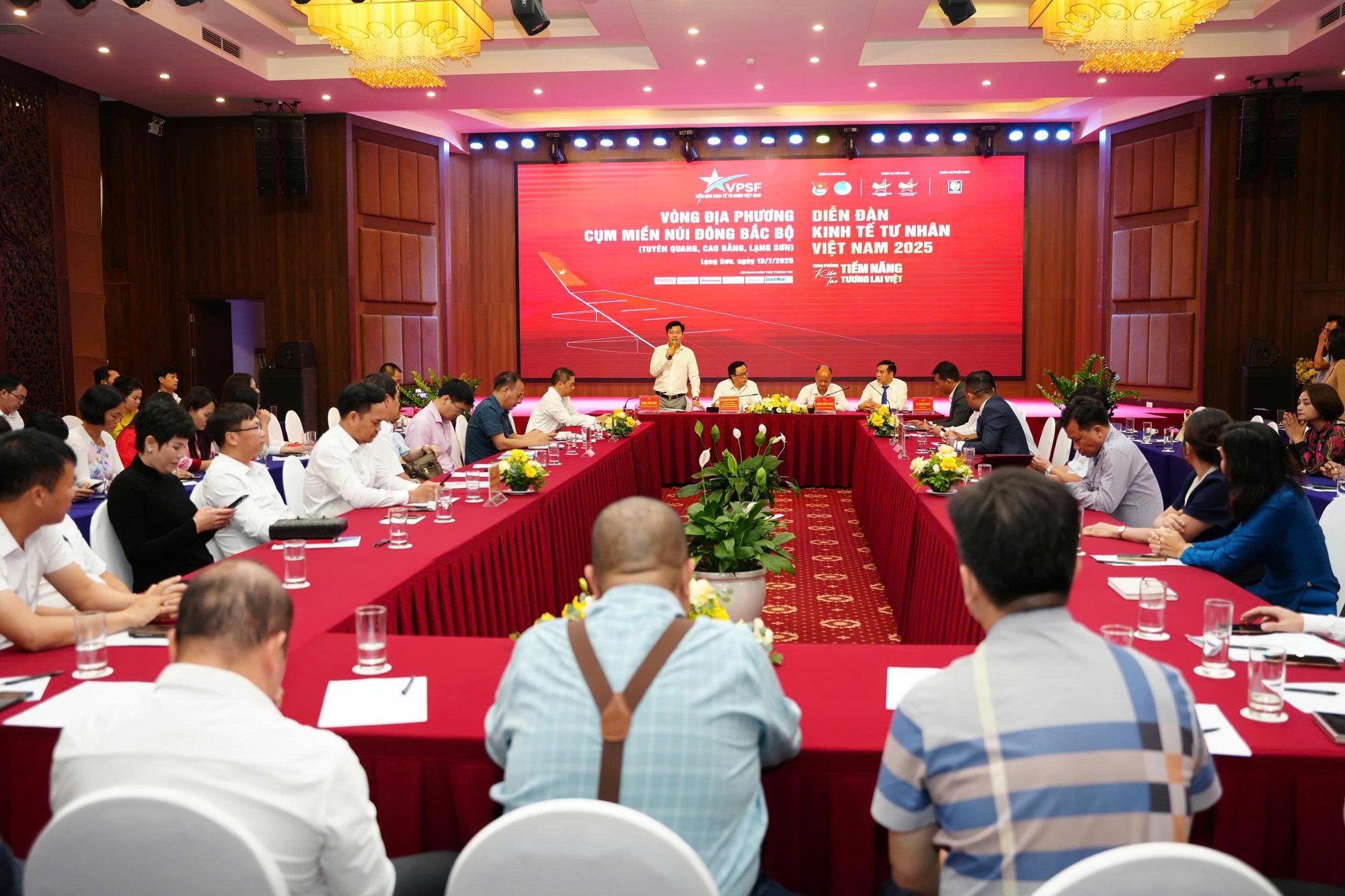 Kinh tế tư nhân miền núi: Sẽ còn mắc kẹt nếu không có cơ chế đặc thù, doanh nghiệp đầu tàu và chính quyền tiên phong - Ảnh 1.