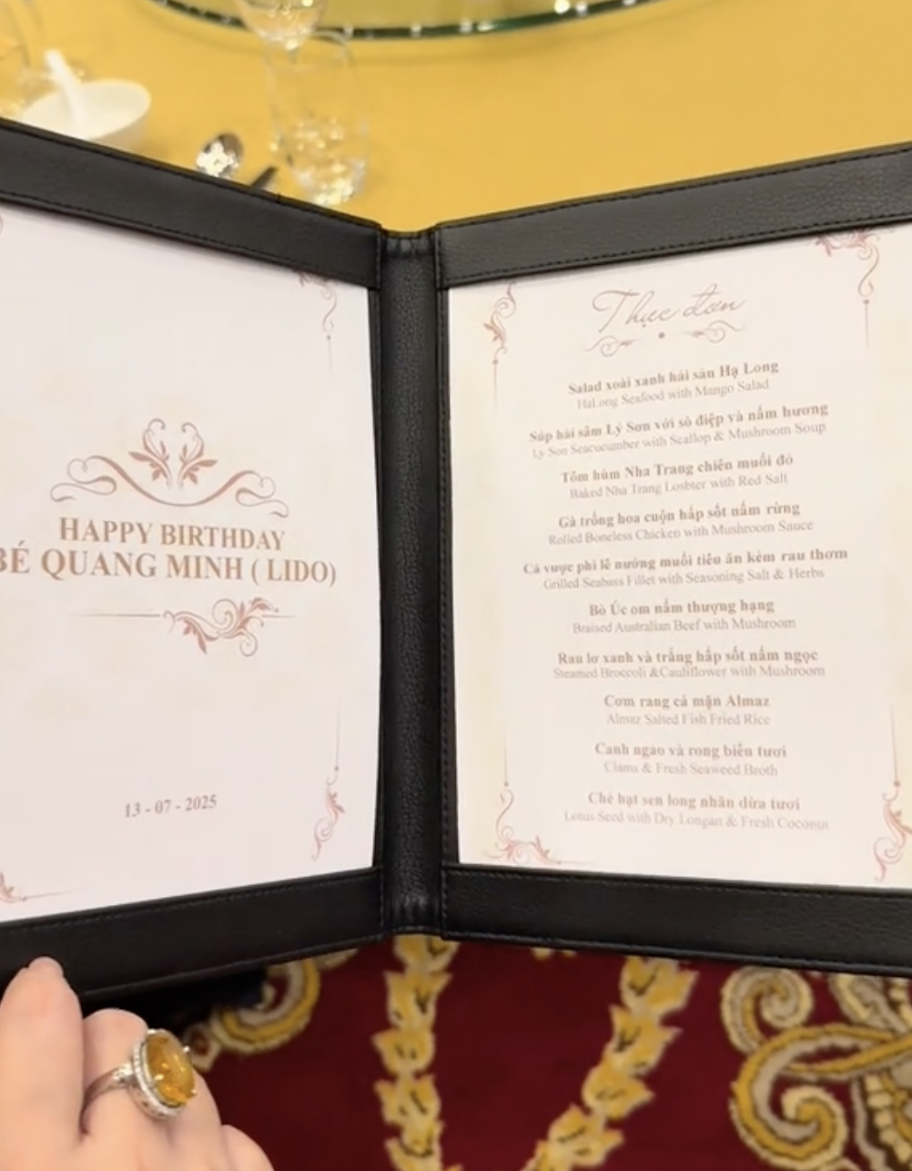 Quang Hải-Chu Thanh Huyền chi tiền "khét lẹt" tổ chức sinh nhật cho con trai hoàng tráng ngang lễ cưới, thực đơn sang - xịn! - Ảnh 6. Quang Hải-Chu Thanh Huyền chi tiền "khét lẹt" tổ chức sinh nhật cho con trai hoàng tráng ngang lễ cưới, thực đơn sang - xịn! - Ảnh 6.