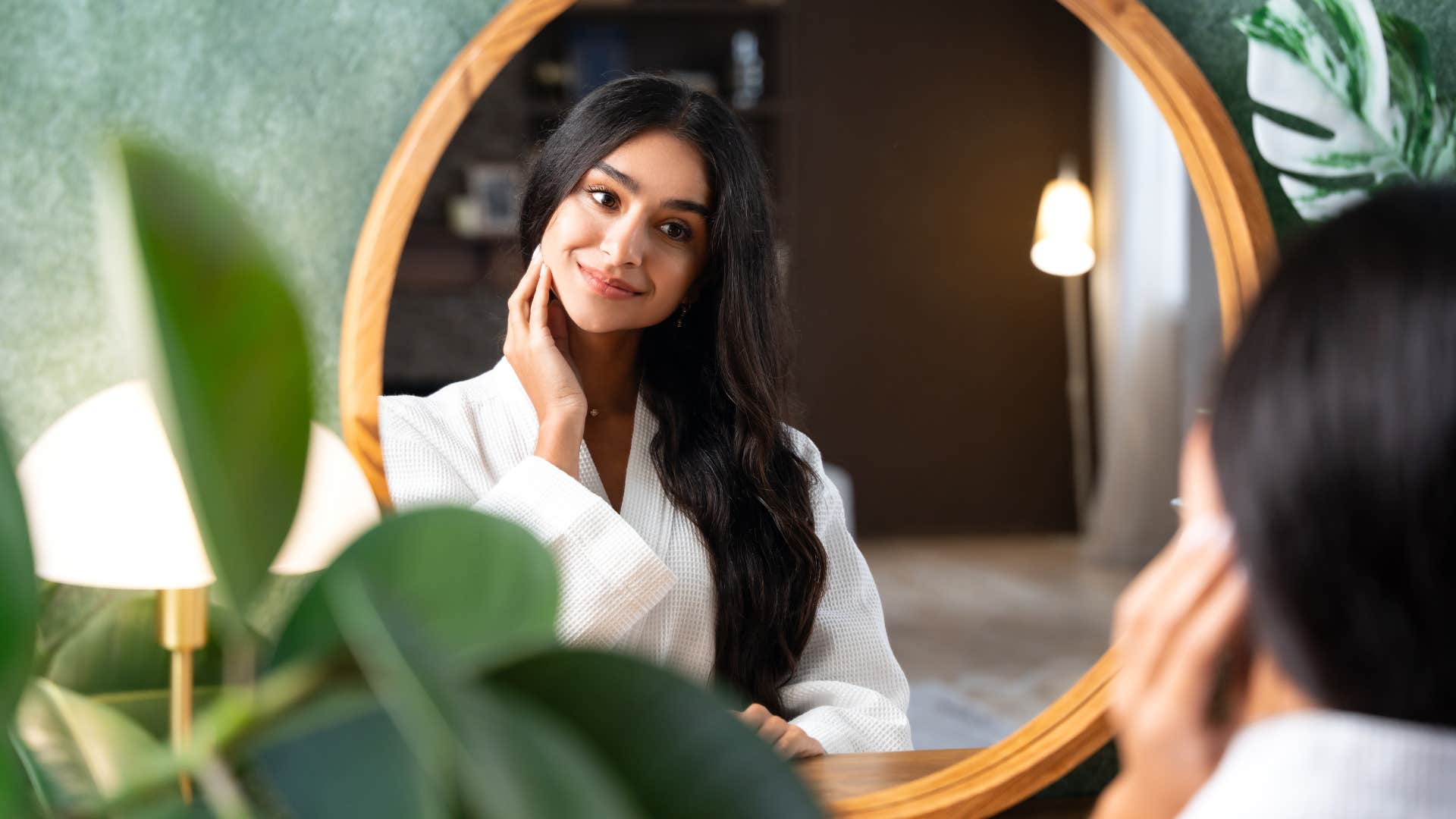 Dù nhà nhỏ hay to, đẹp hay xấu thì cũng nên dẹp ngay 5 thứ này trong phòng ngủ nếu không muốn bị "hút cạn" năng lượng- Ảnh 2.