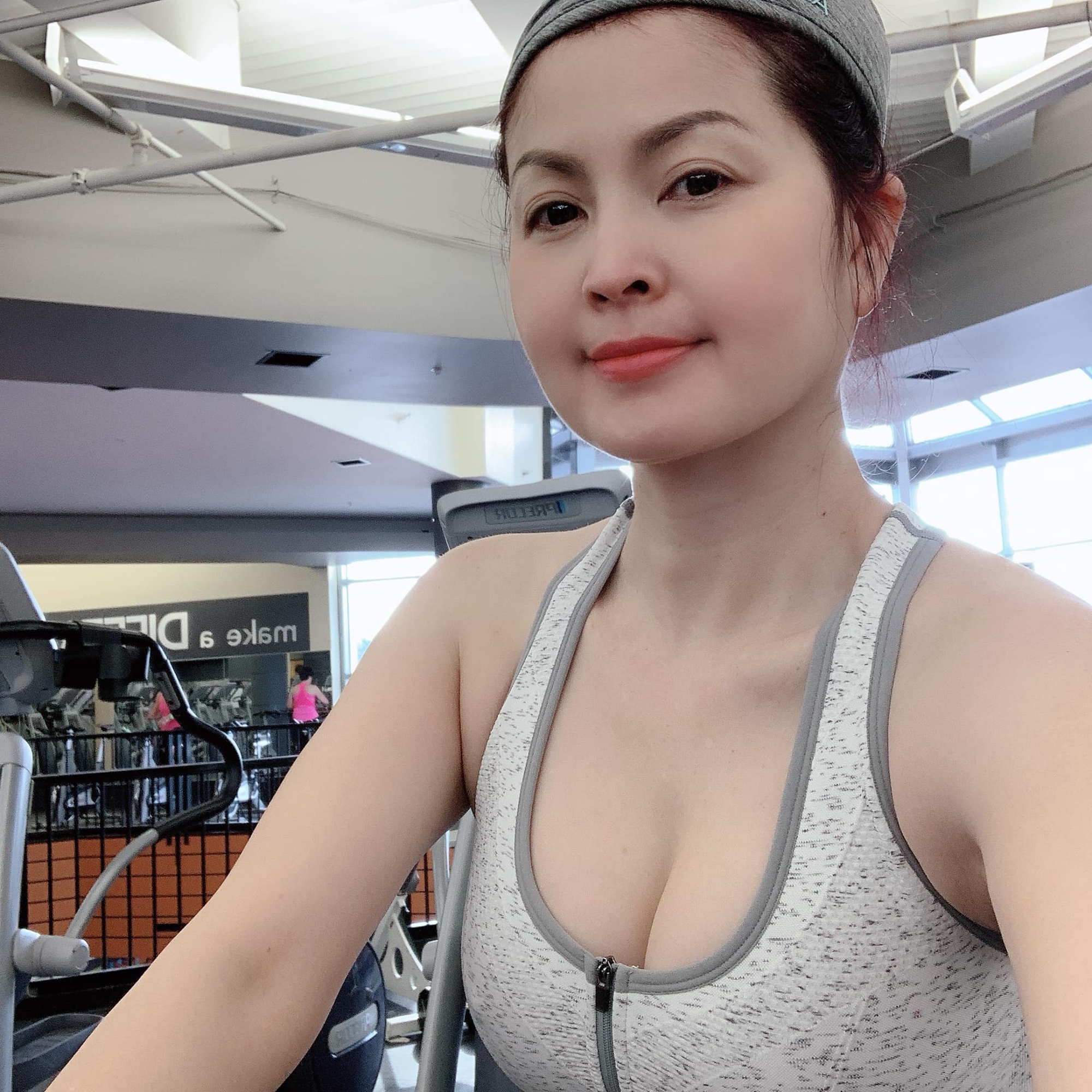  Cuộc sống lẻ bóng của nữ nghệ sĩ đình đám ở tuổi U50 - Ảnh 3.