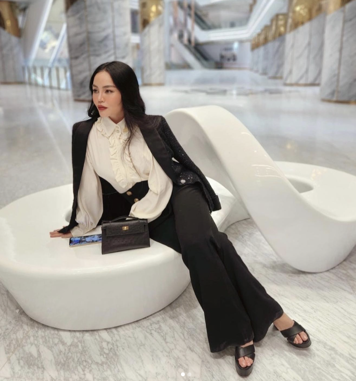 Bất ngờ với "danh tính" của fashionista Việt quen mặt tại show Dior, Chanel: Là ái nữ của "ông trùm ô tô" khét tiếng - Ảnh 1.