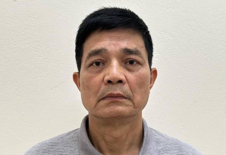 Bắt Phó Cục trưởng Cục Phòng bệnh Bộ Y tế Lê Hoàng- Ảnh 1.